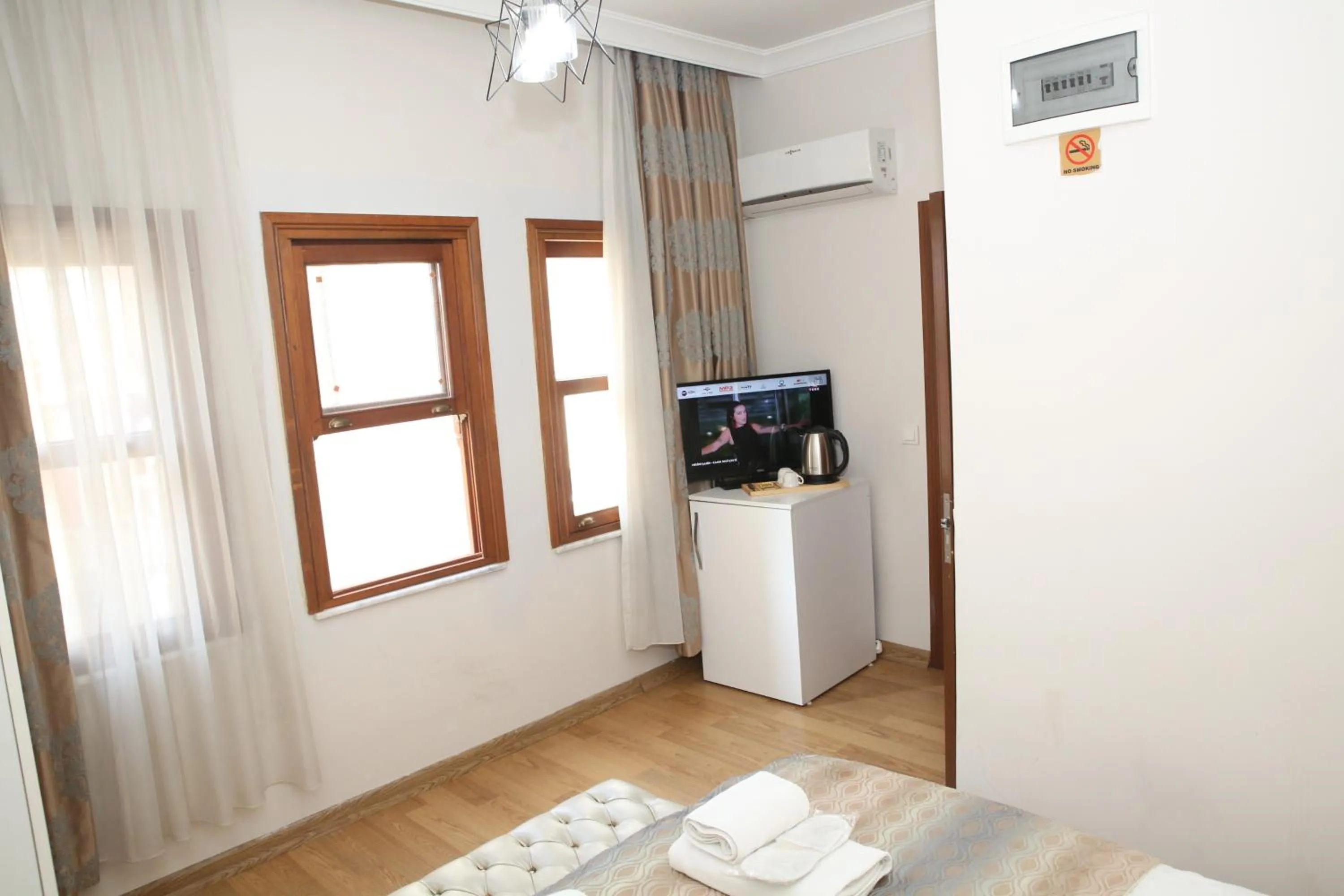 TV and multimedia, Bed in Rosalie Palace Hotel