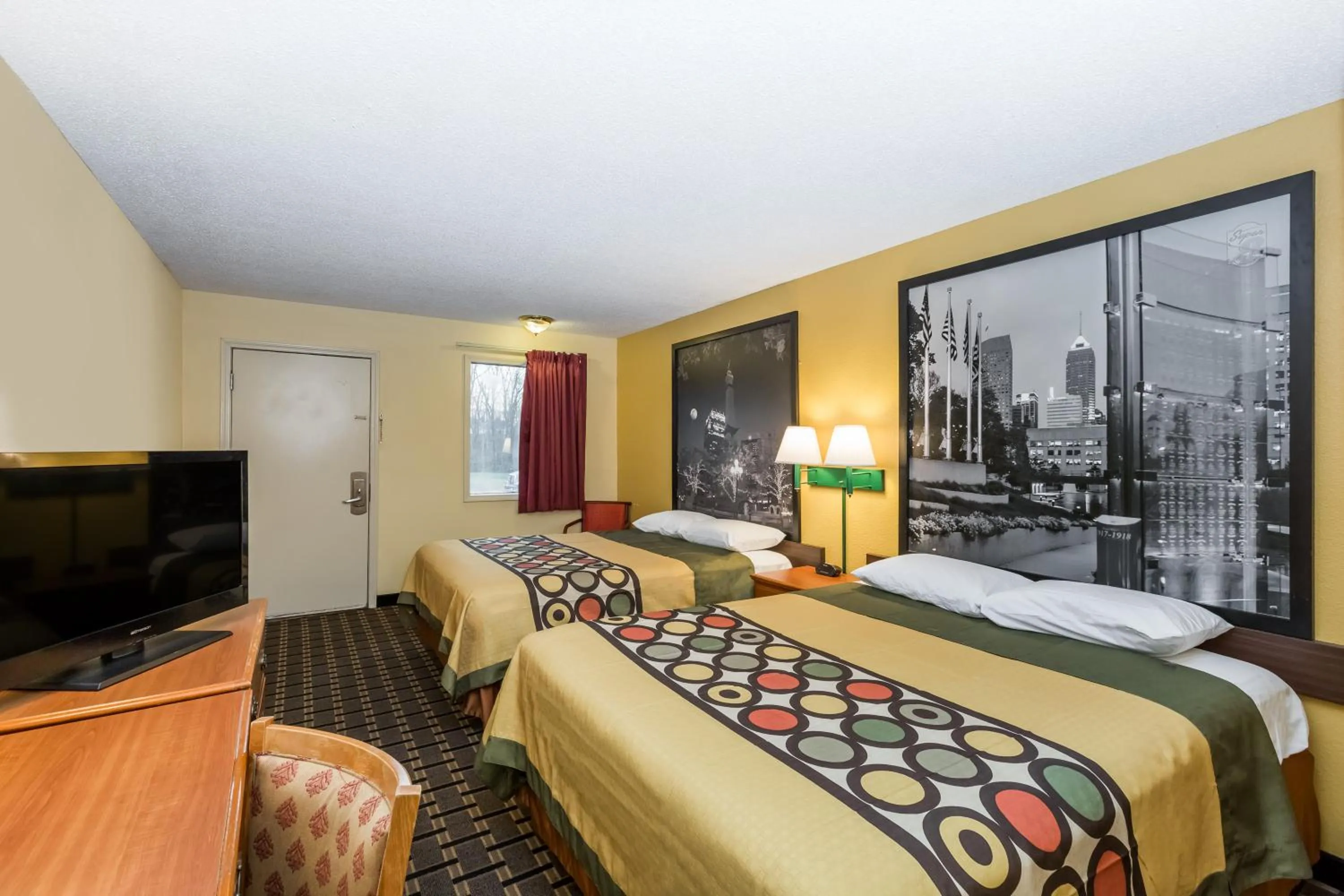 Photo of the whole room, Bed in Super 8 by Wyndham Indianapolis-Southport Rd