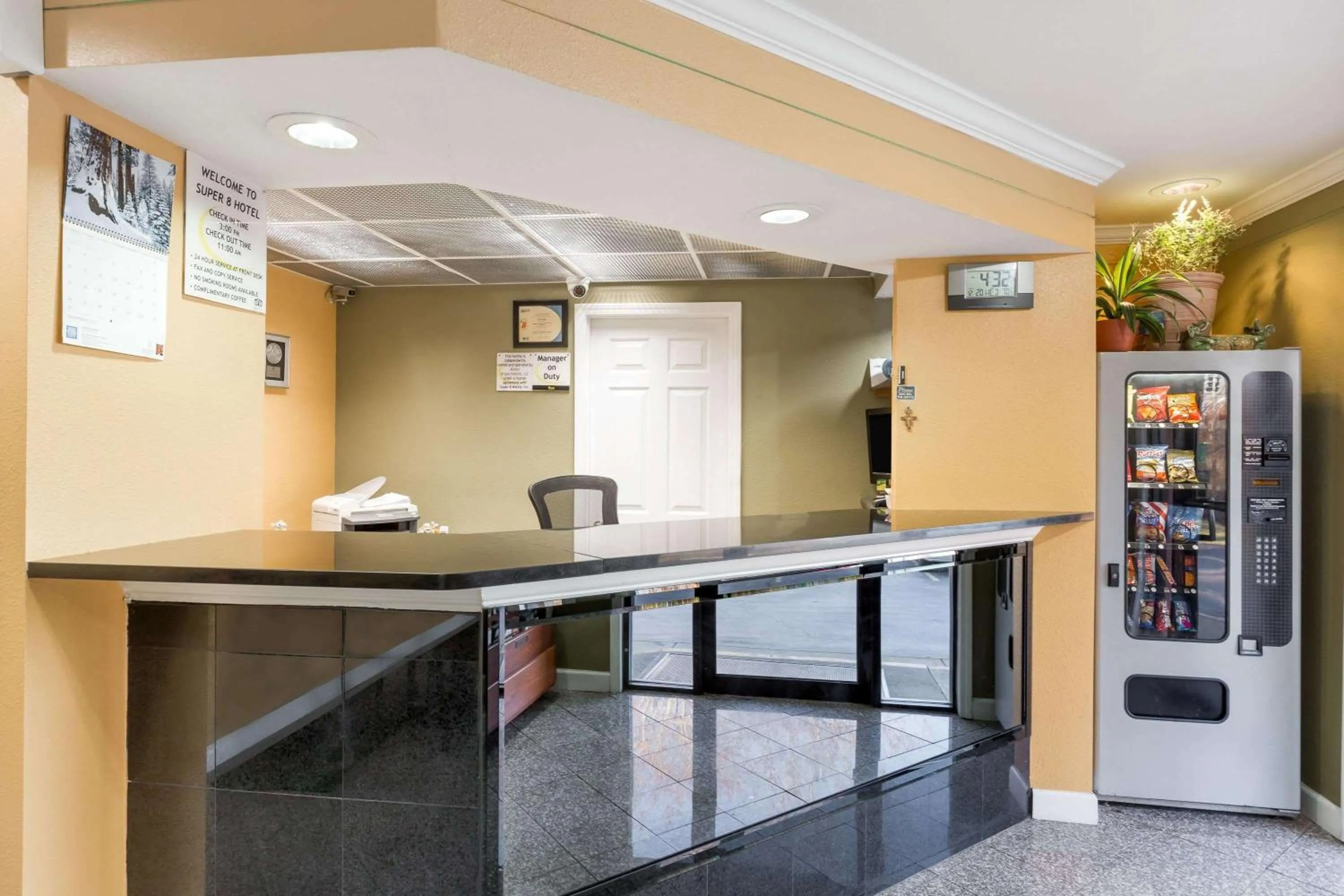 Lobby or reception in Super 8 by Wyndham Indianapolis-Southport Rd