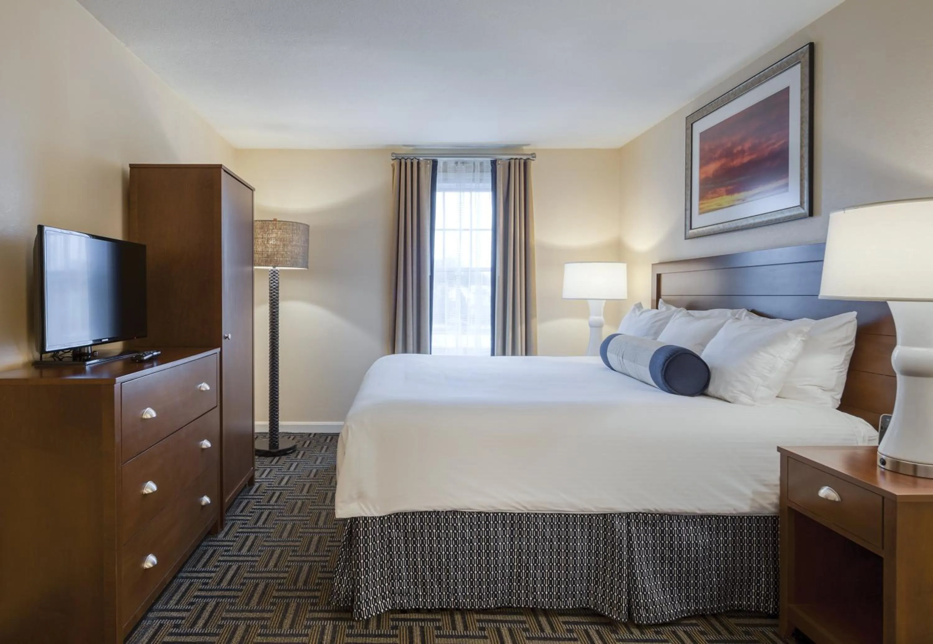 Photo of the whole room, Bed in Club Wyndham Long Wharf