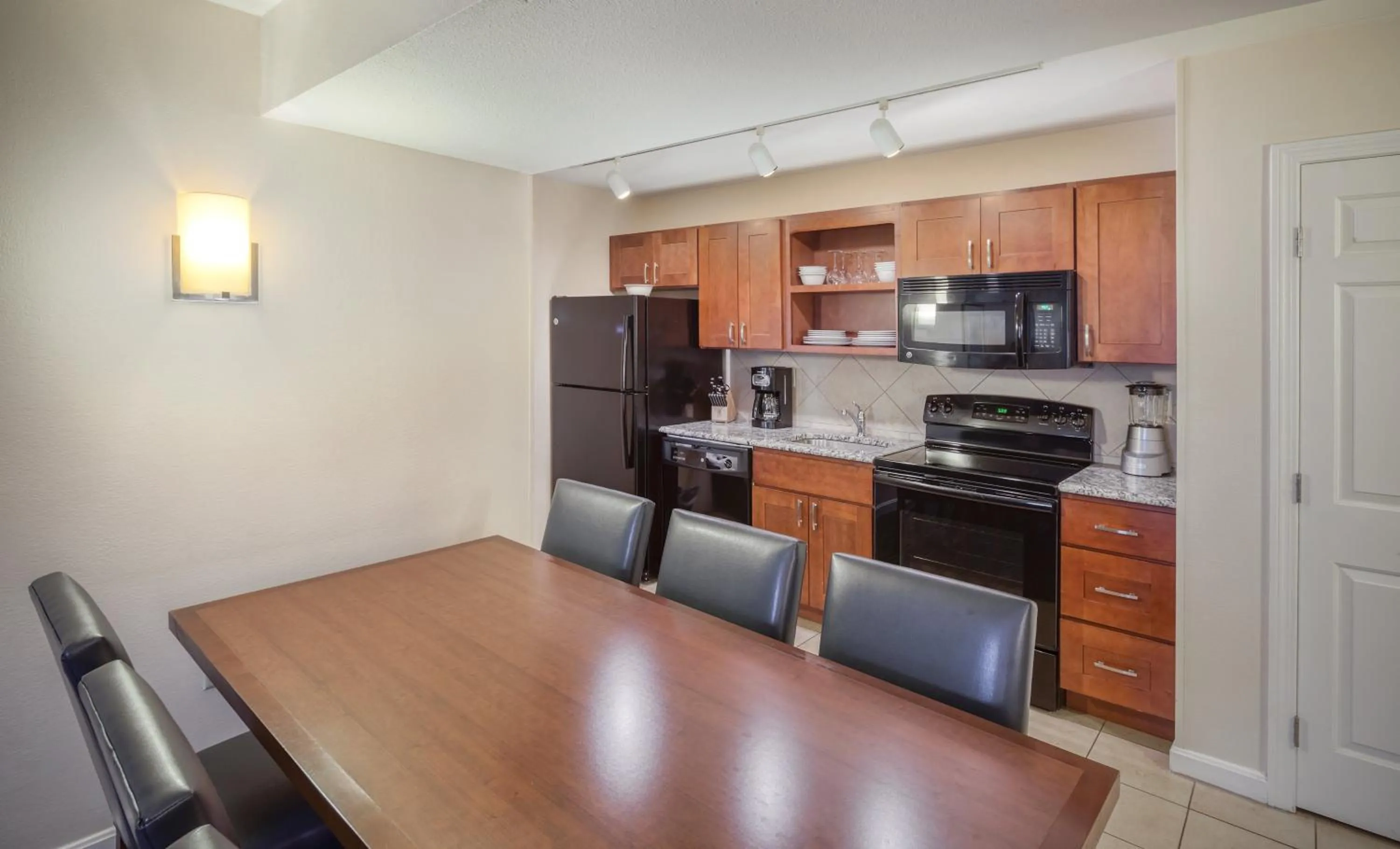 Kitchen or kitchenette in Club Wyndham Long Wharf