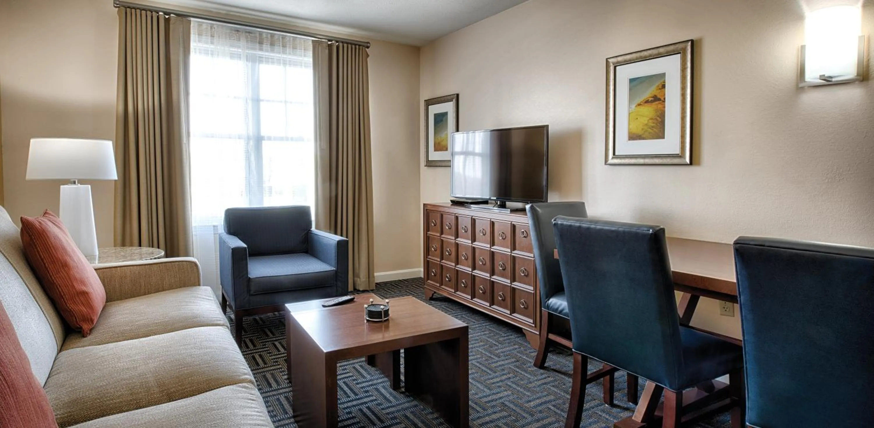 Living room in Club Wyndham Long Wharf