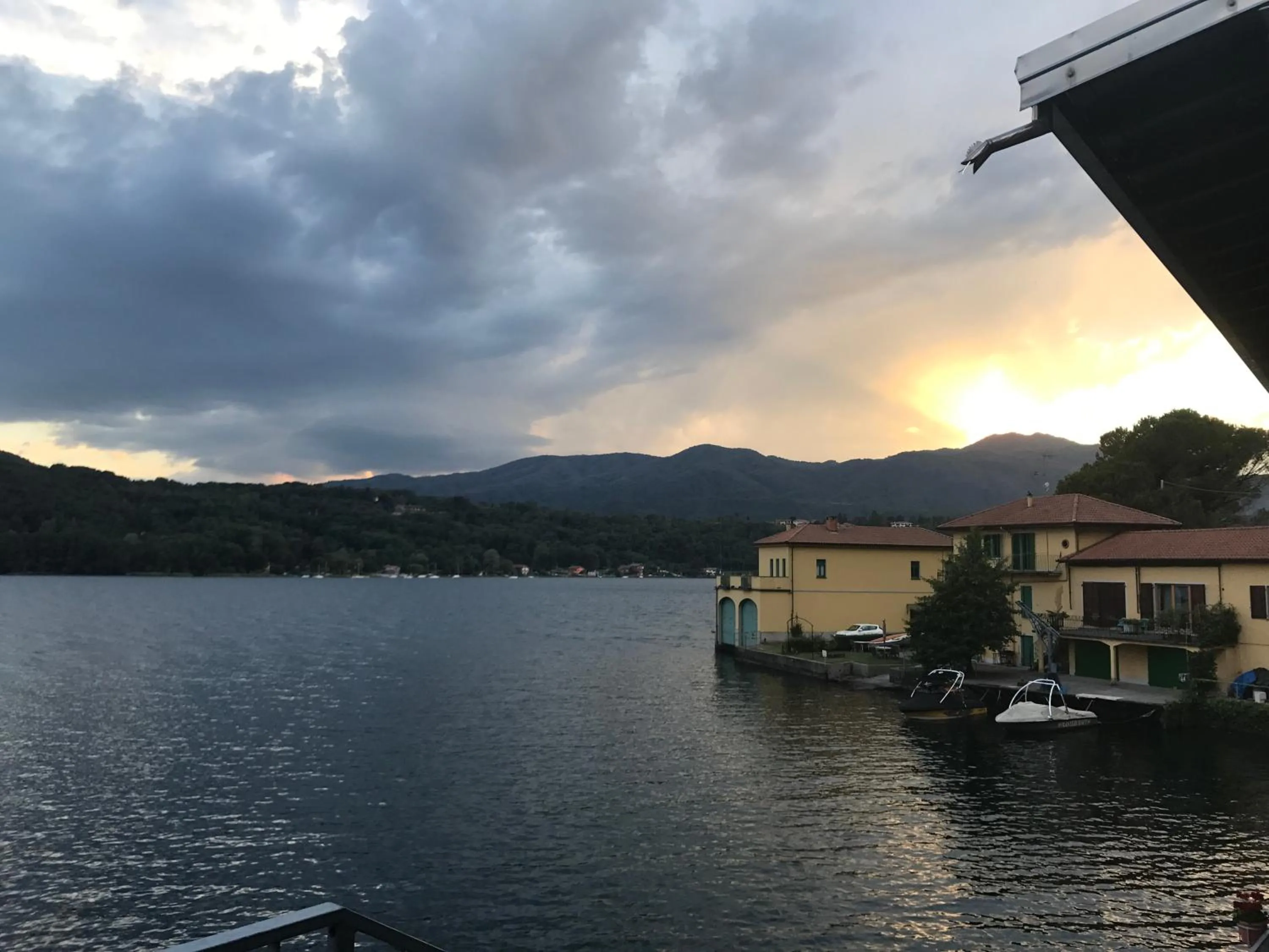 Lake view in B&B Notte sul Lago
