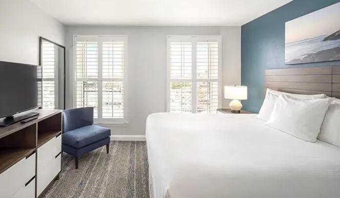 Bedroom, Bed in Club Wyndham Newport Onshore