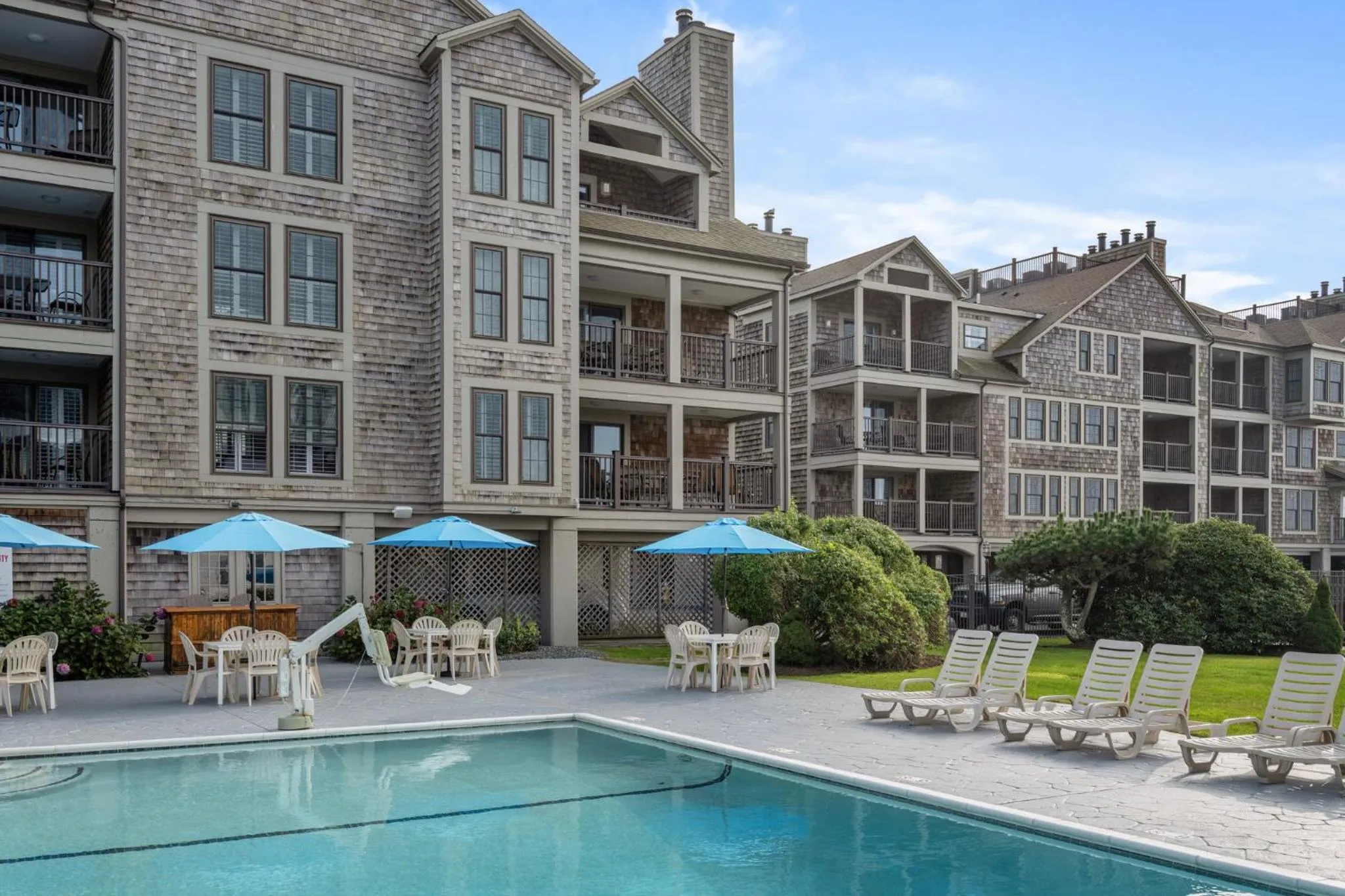 Swimming pool in Club Wyndham Newport Onshore