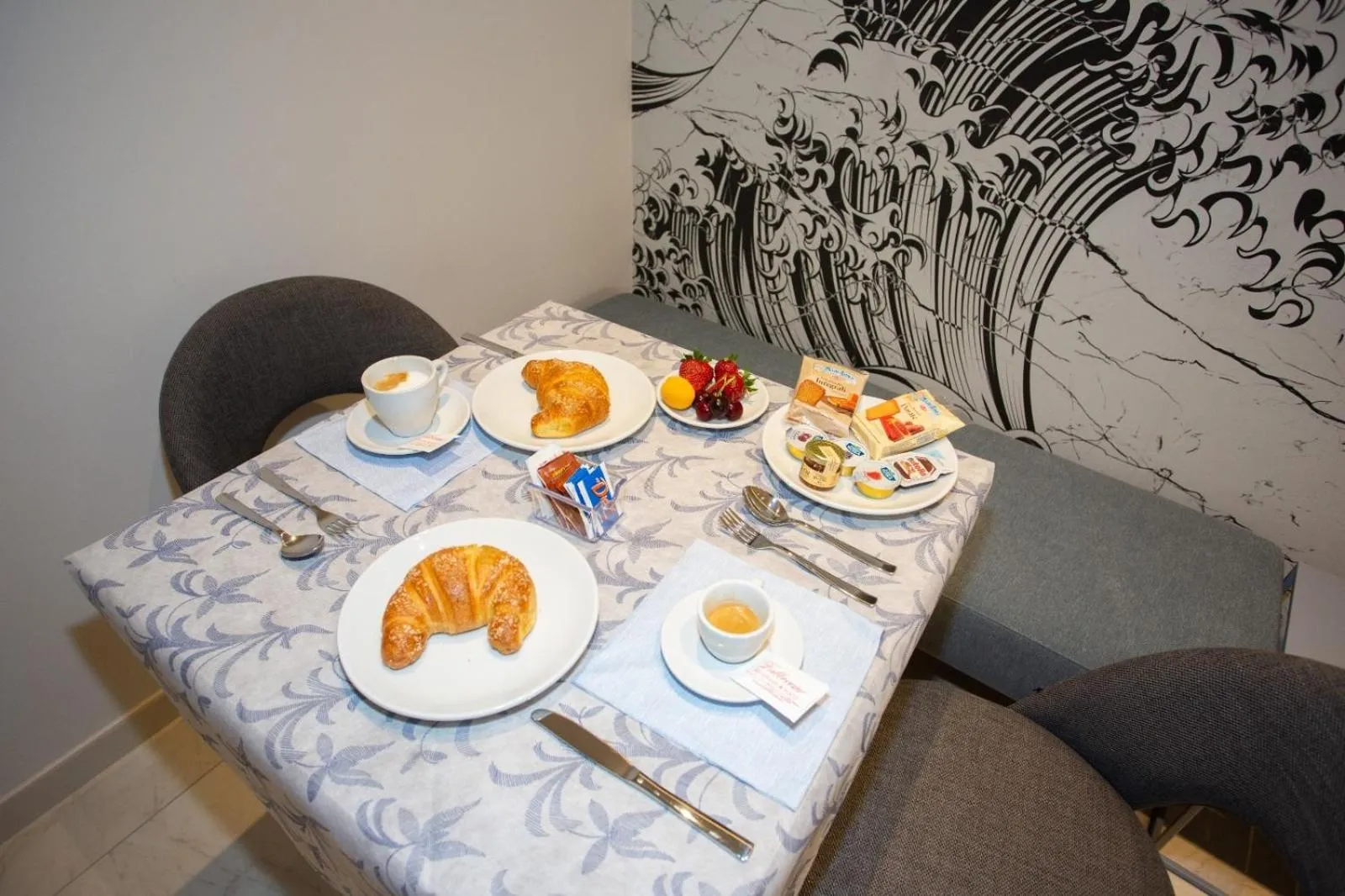 Food and drinks in Odissea Residence e Rooms