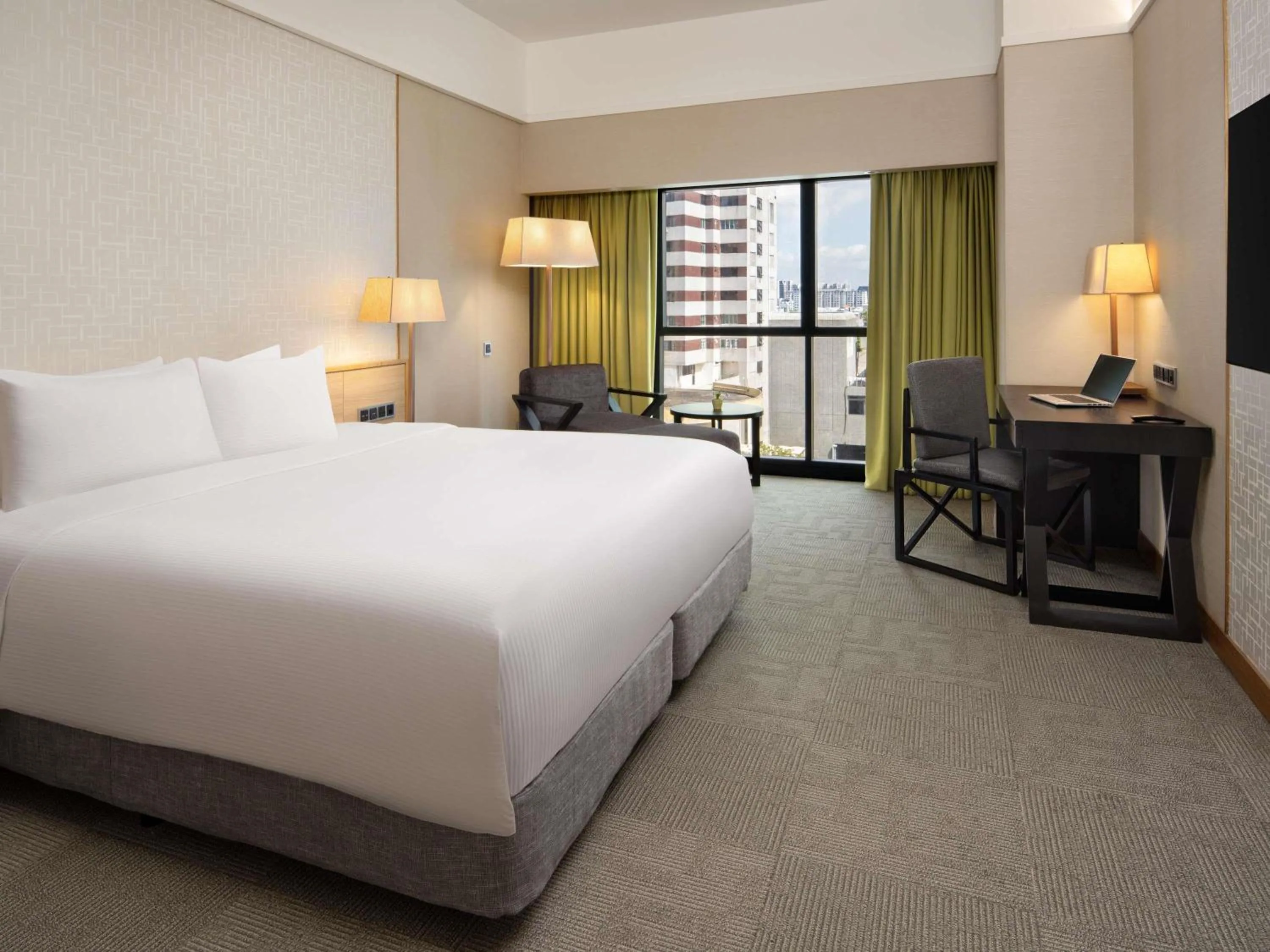 Bedroom, Bed in Grand Mercure Singapore Roxy