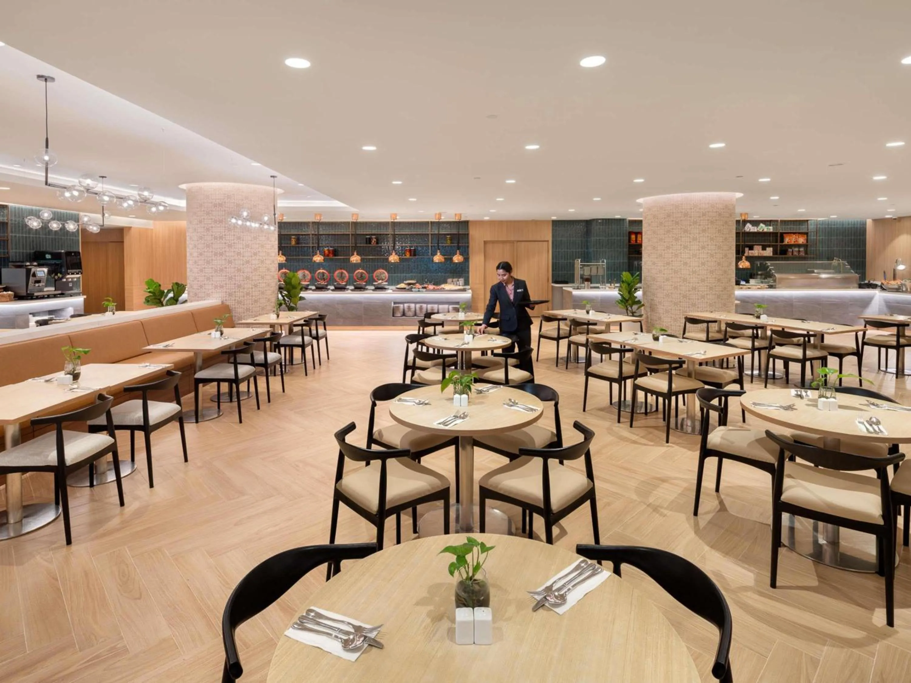 Restaurant/places to eat in Grand Mercure Singapore Roxy