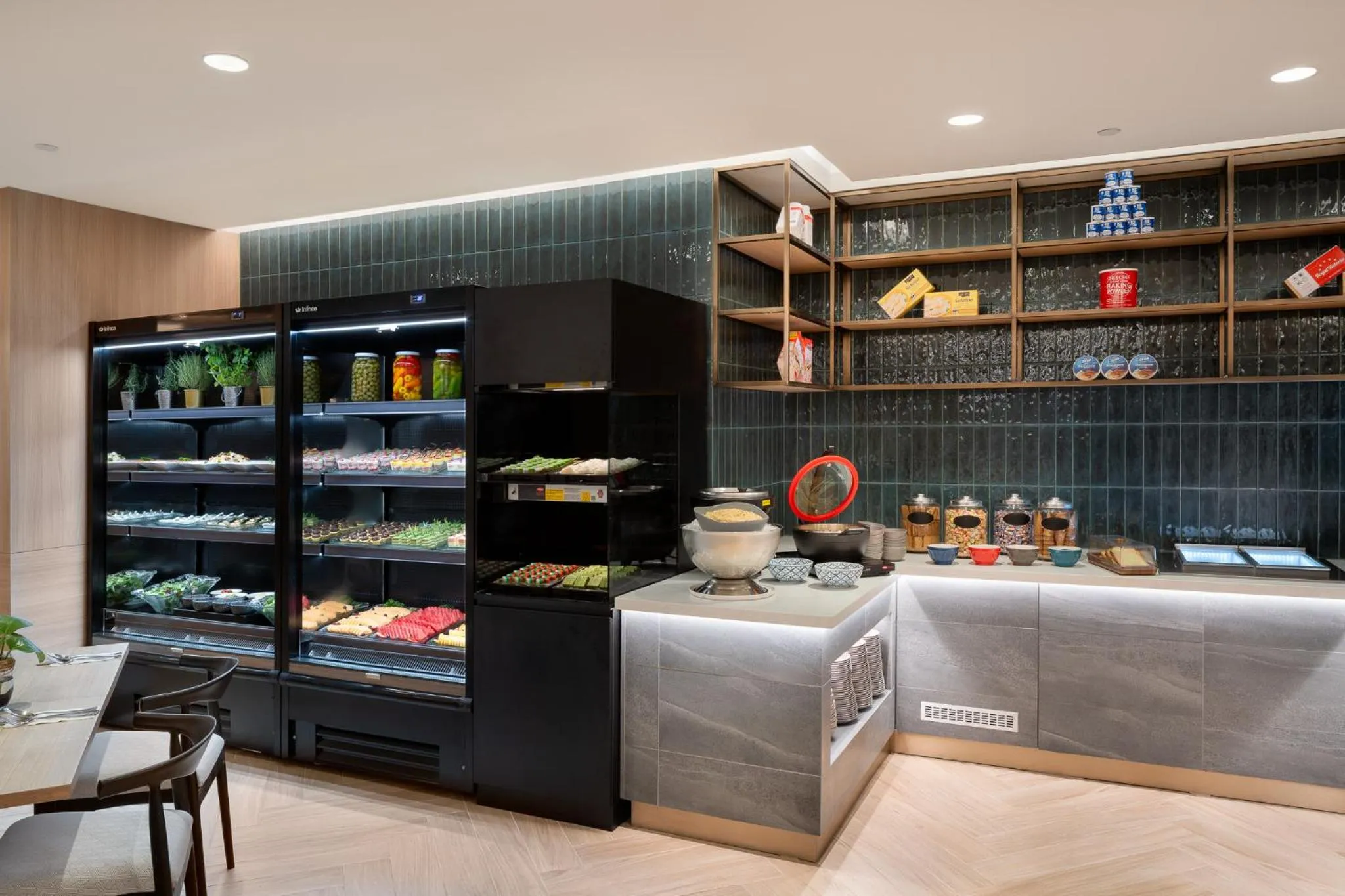 Restaurant/places to eat in Grand Mercure Singapore Roxy