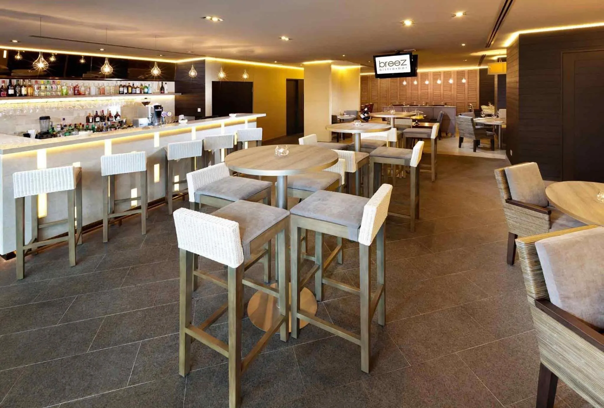 Lounge or bar in Grand Mercure Singapore Roxy