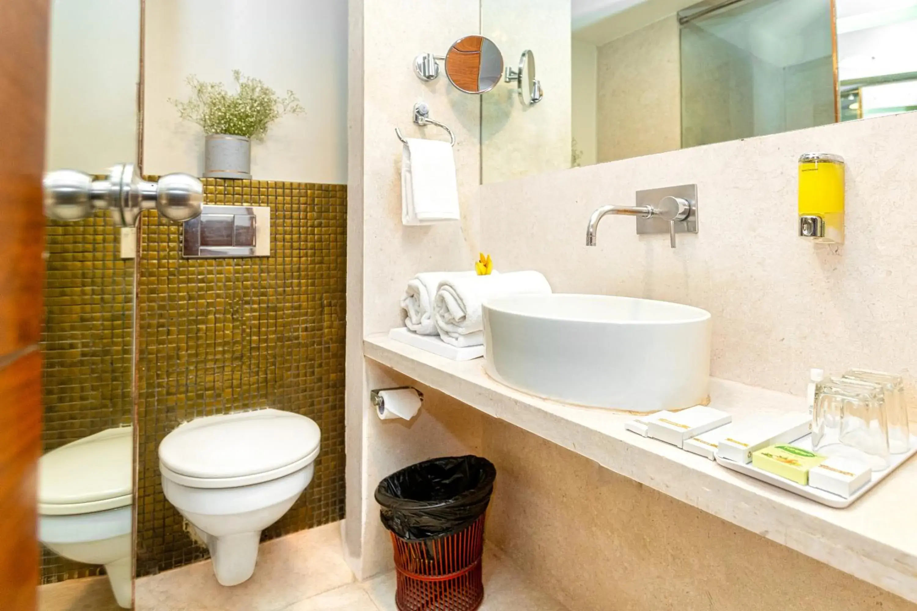 Executive Double or Twin Room in Monarch Luxur - Infantry Road Executive Double or Twin Room in Monarch Luxur - Infantry Road