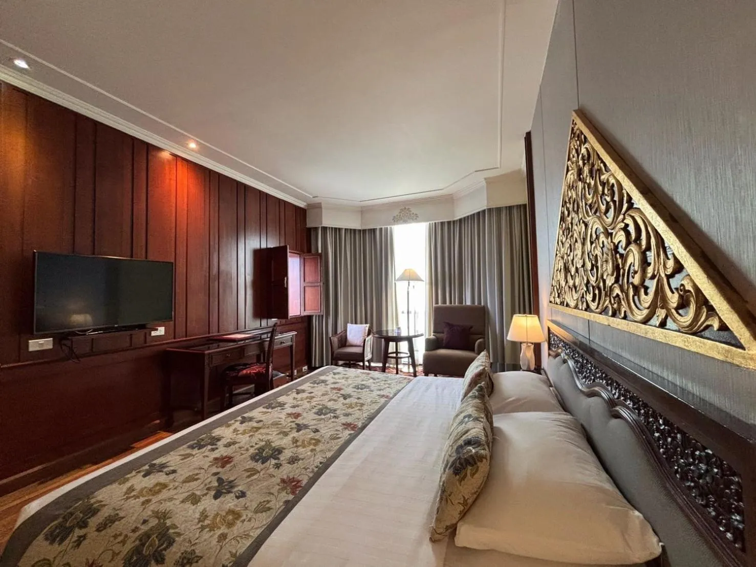 Bedroom, Bed in The Empress Hotel