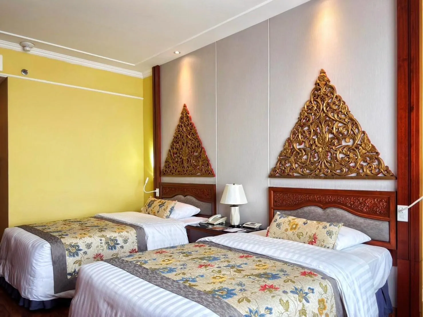 Bedroom, Bed in The Empress Hotel