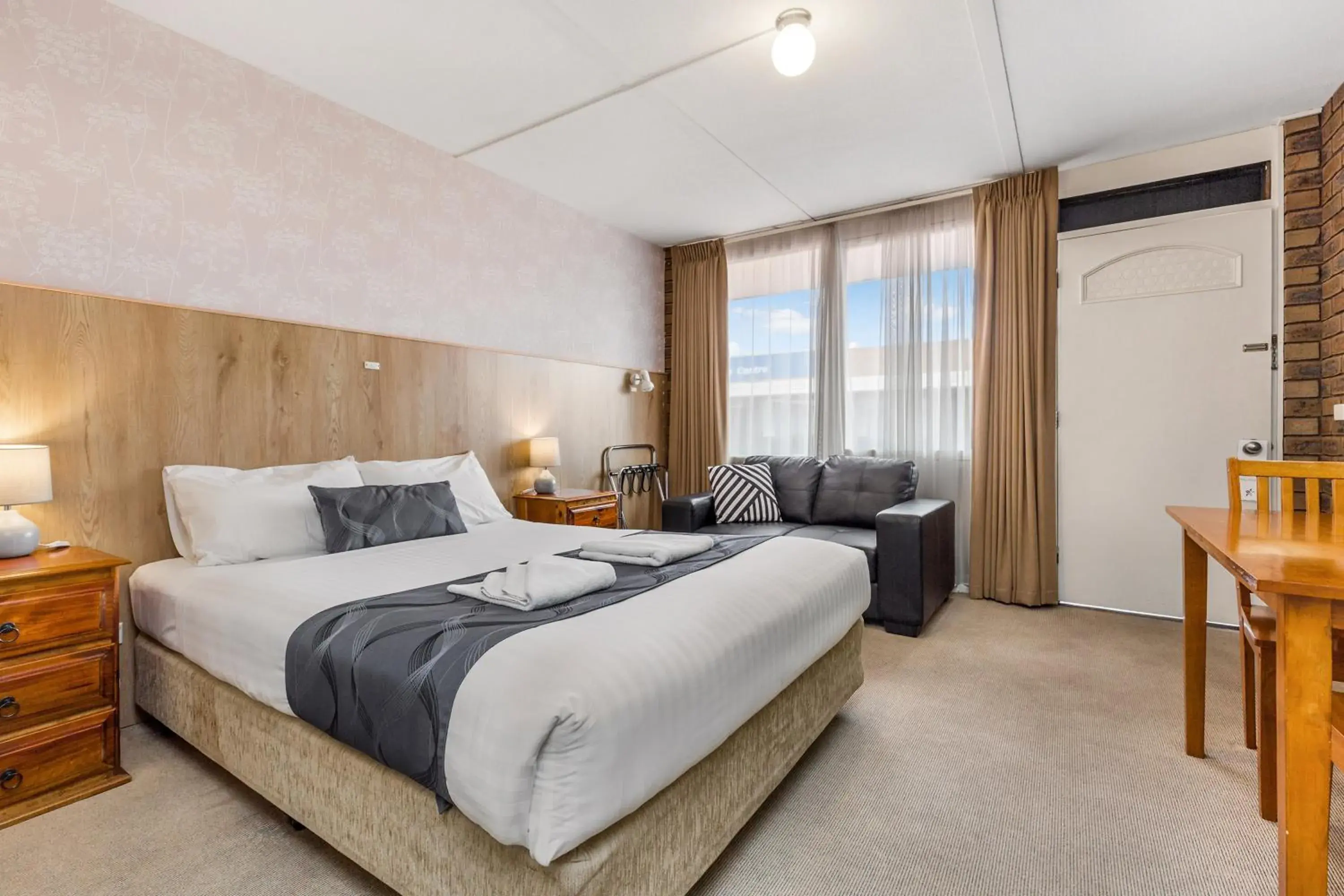 Standard Queen Room in Bendigo McIvor Motor Inn Standard Queen Room in Bendigo McIvor Motor Inn