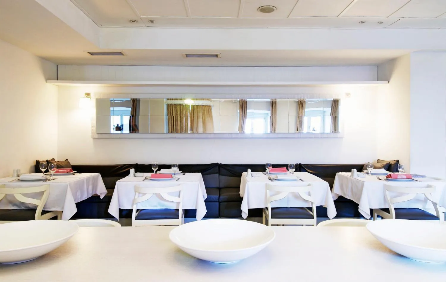 Restaurant/places to eat in Kar's Hotel