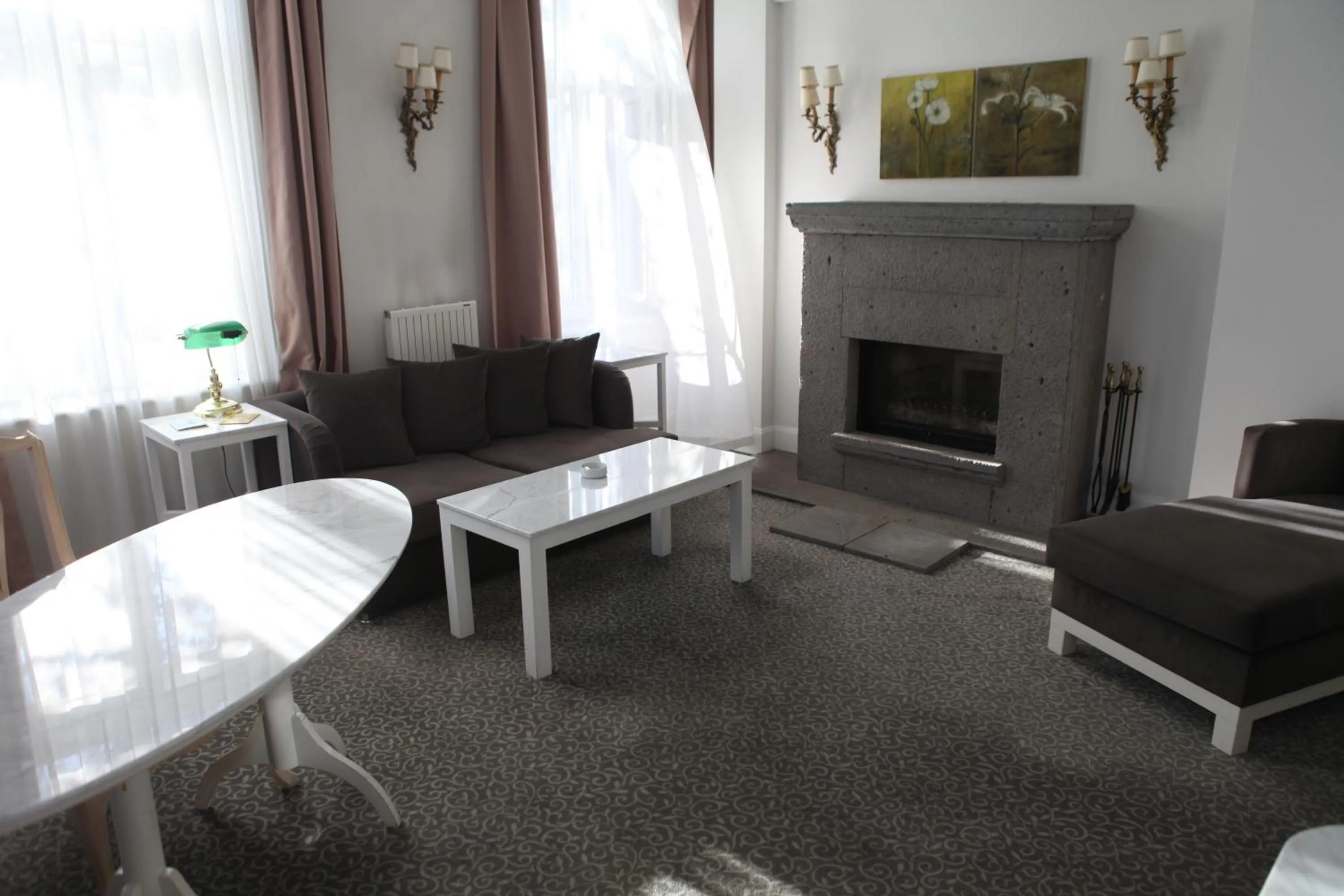 Family in Kar's Hotel