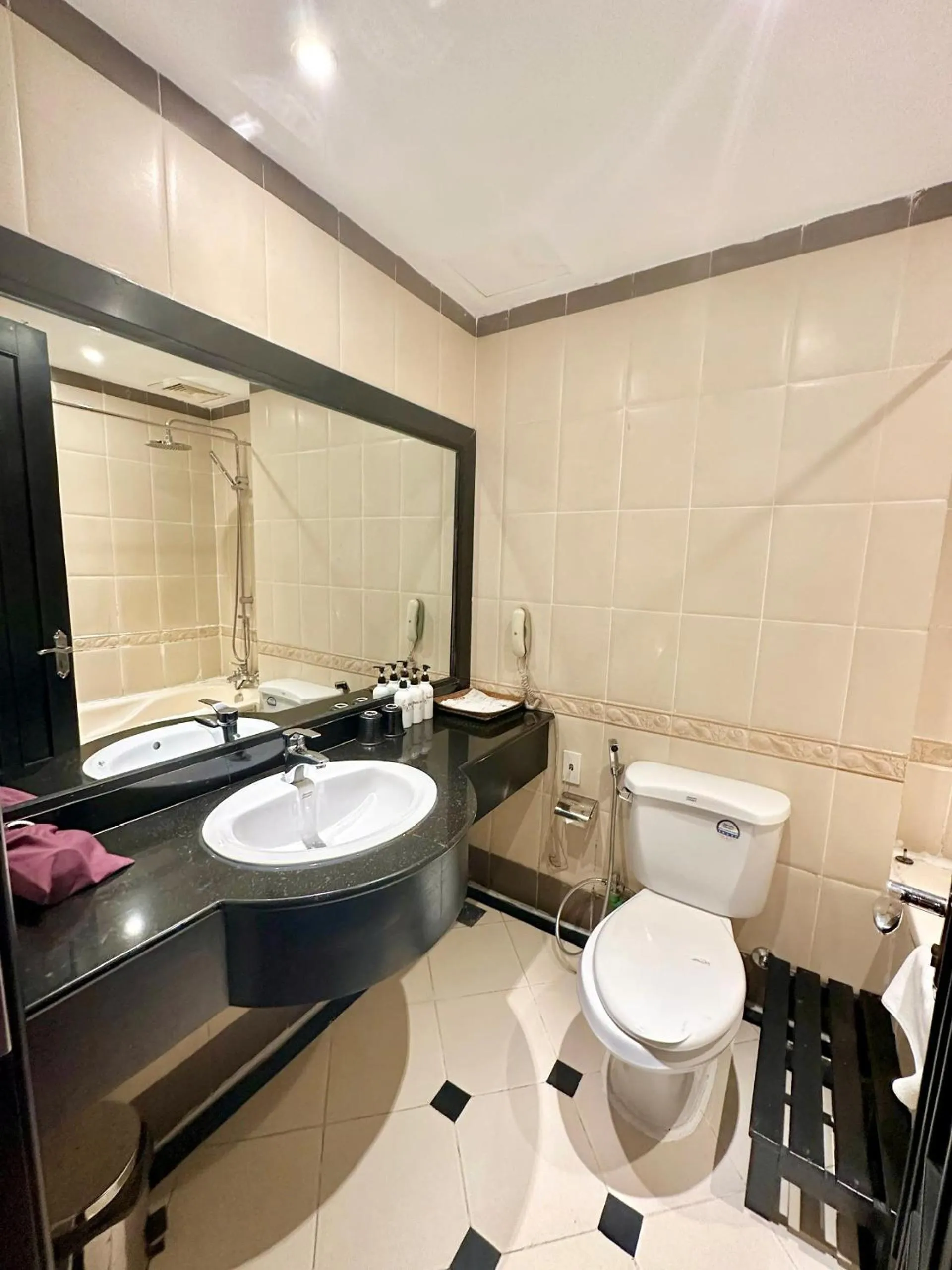 Shower in Orchid Hotel