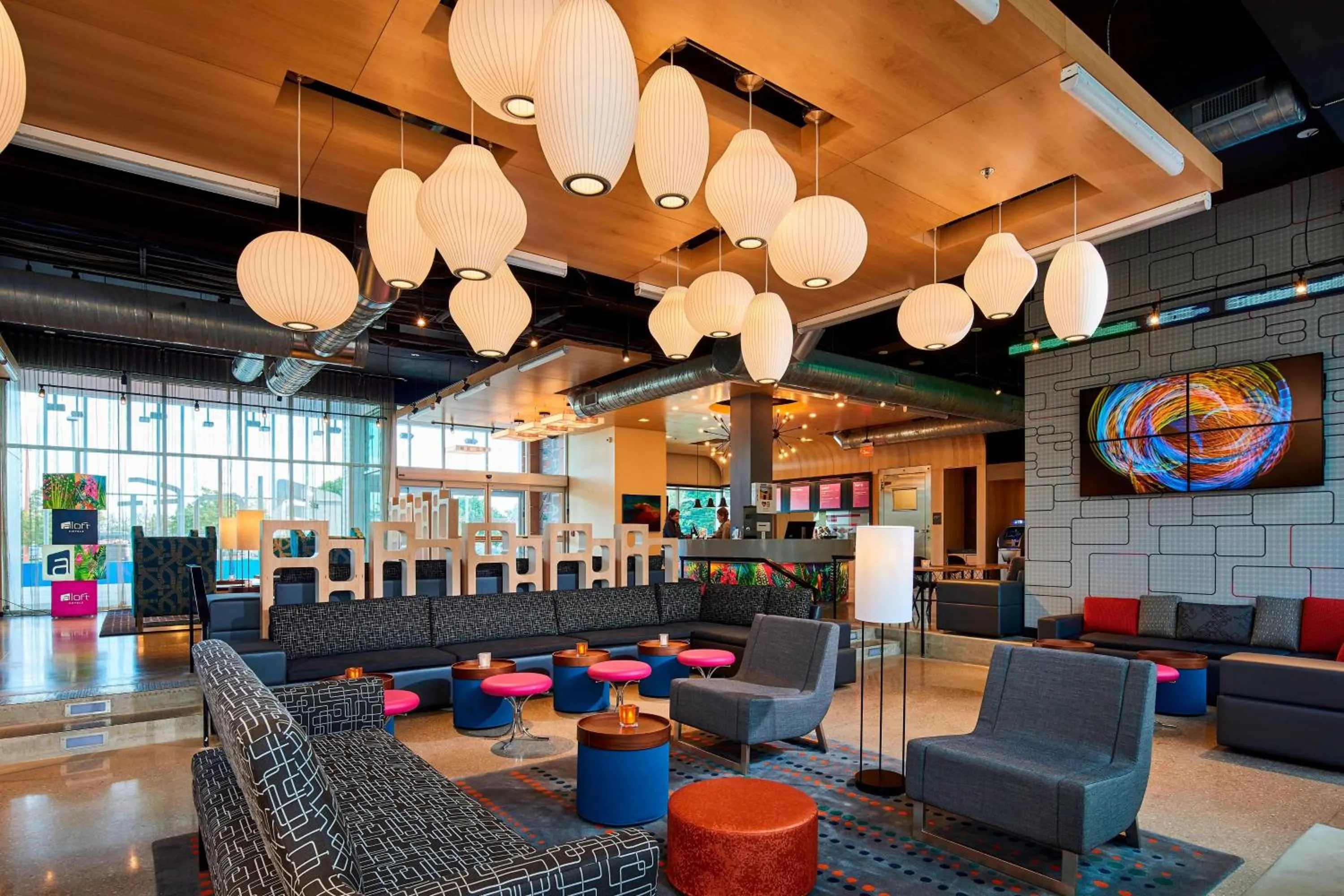 Lounge or bar in Aloft Cleveland Airport