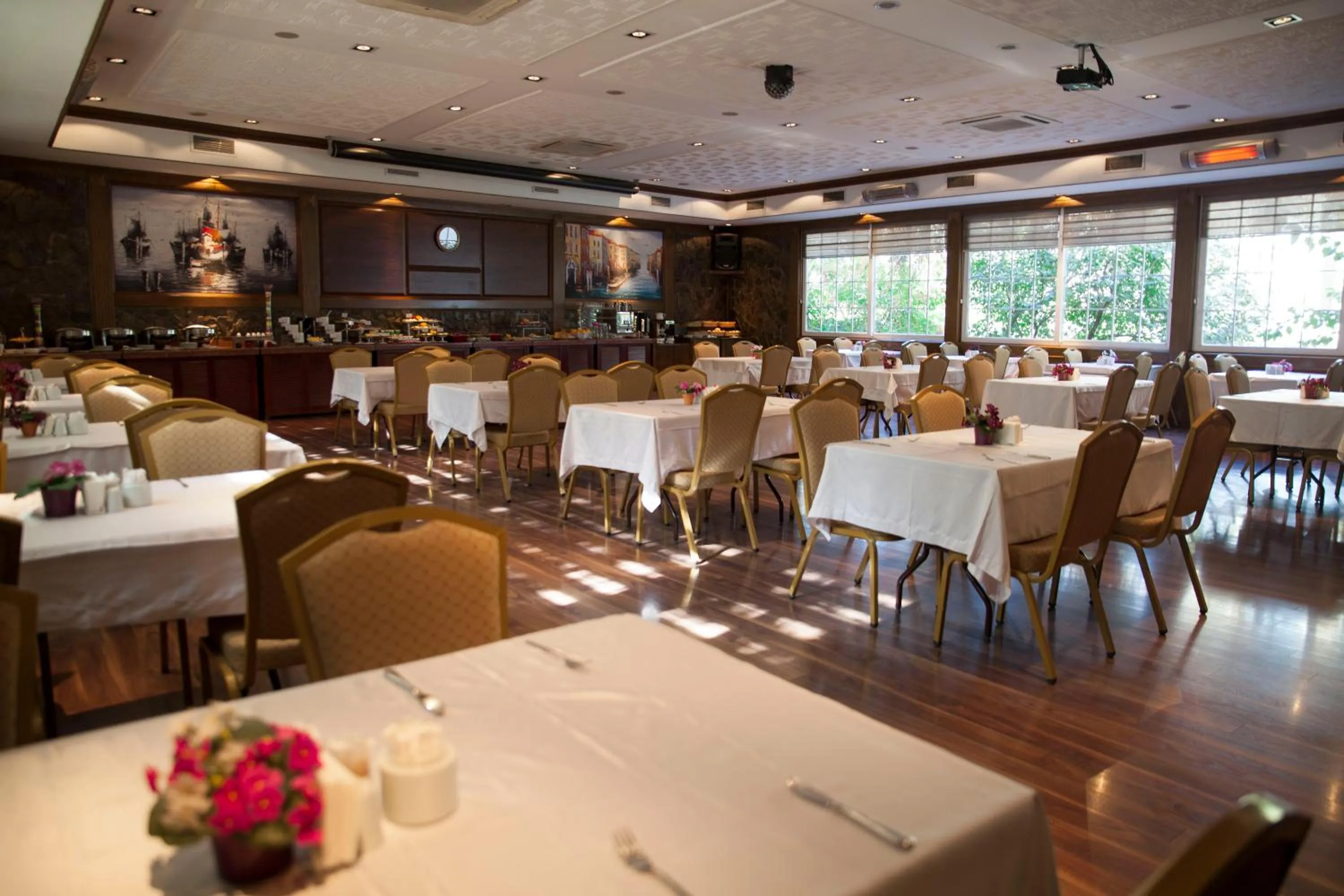 Restaurant/places to eat in Elit Palas Hotel