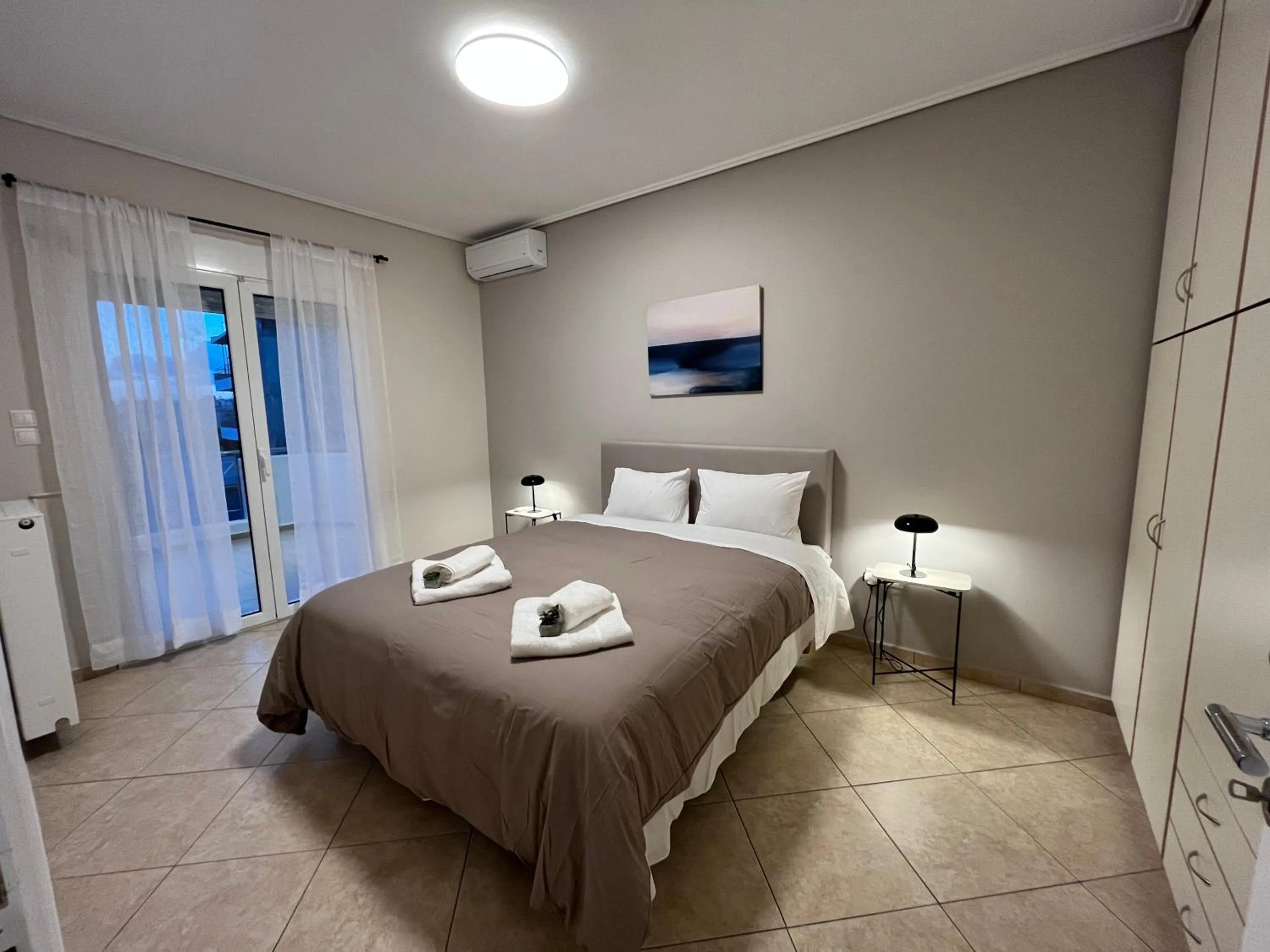 Bedroom, Bed in Hector Apartment Airport by Airstay