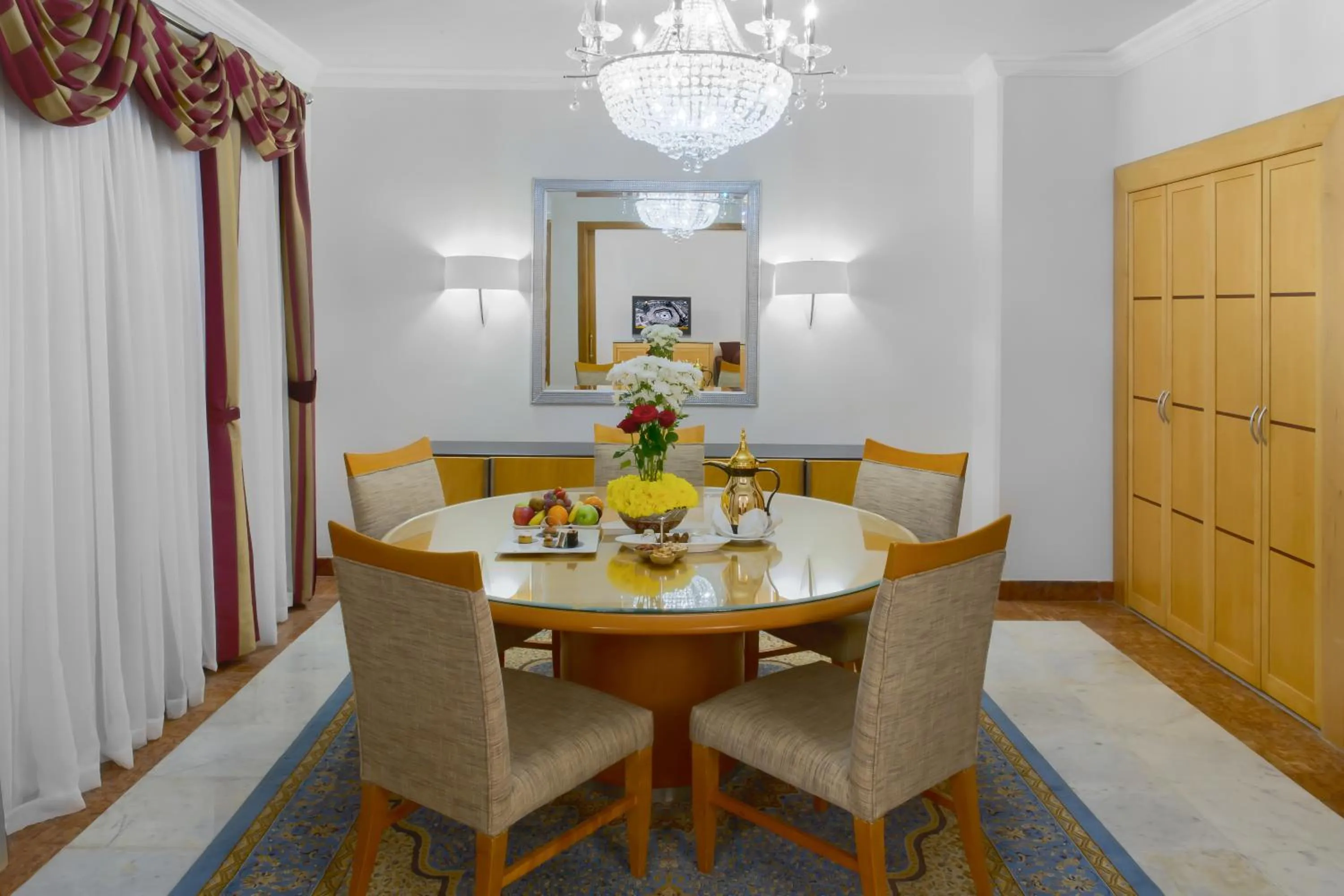 Dining area in Makkah Towers