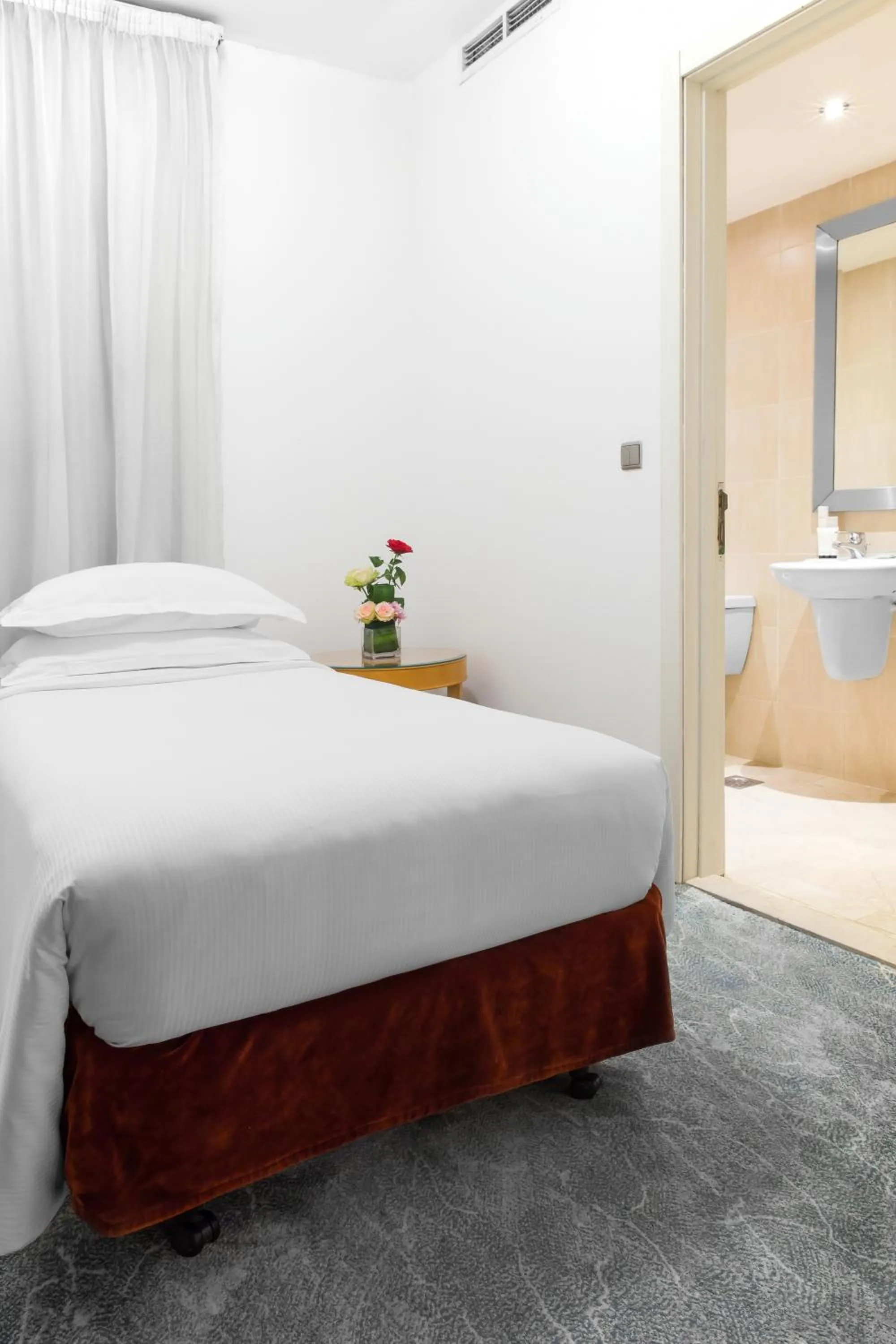 Bed in Makkah Towers