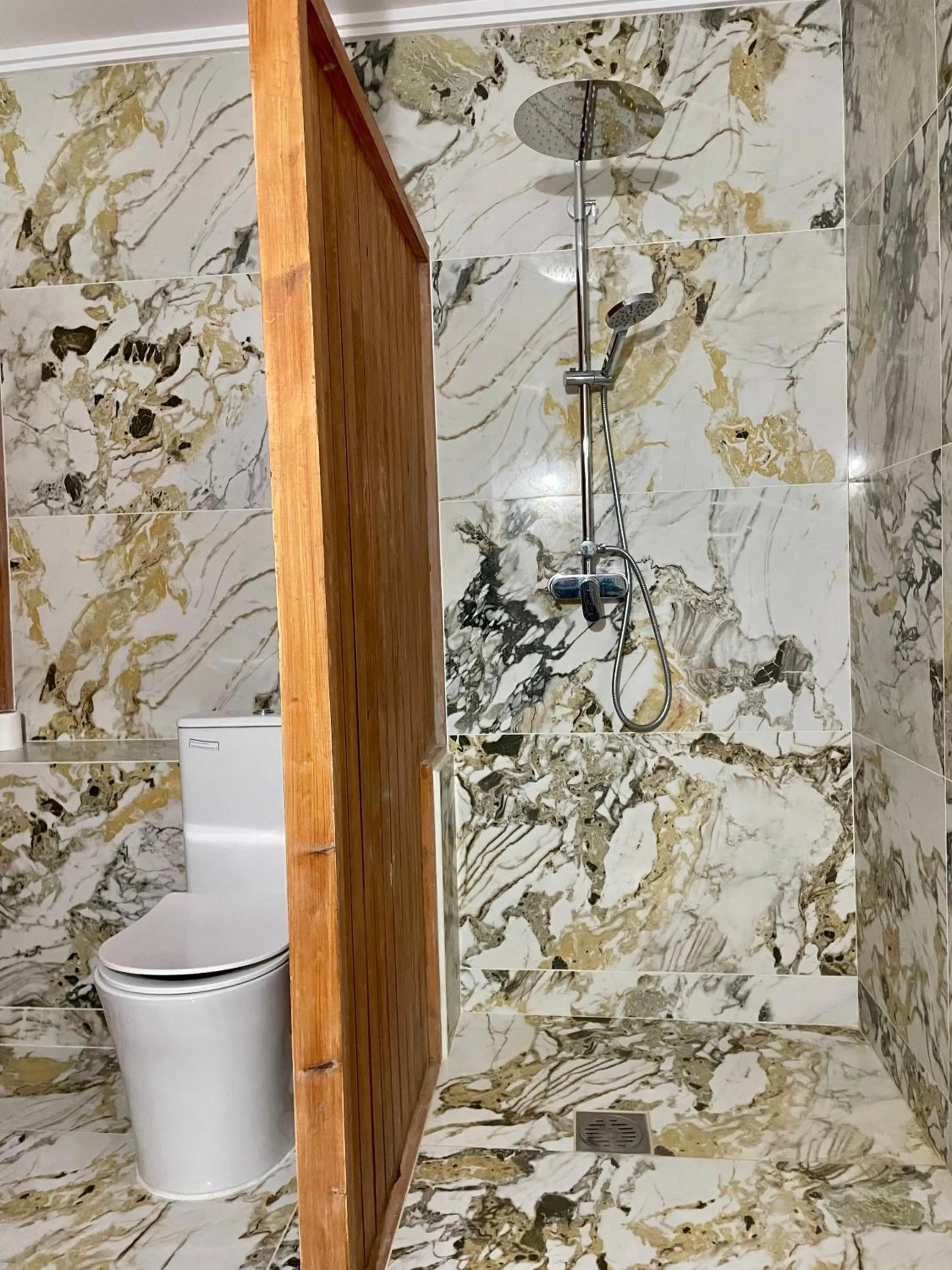 Shower in Bassatine Skoura