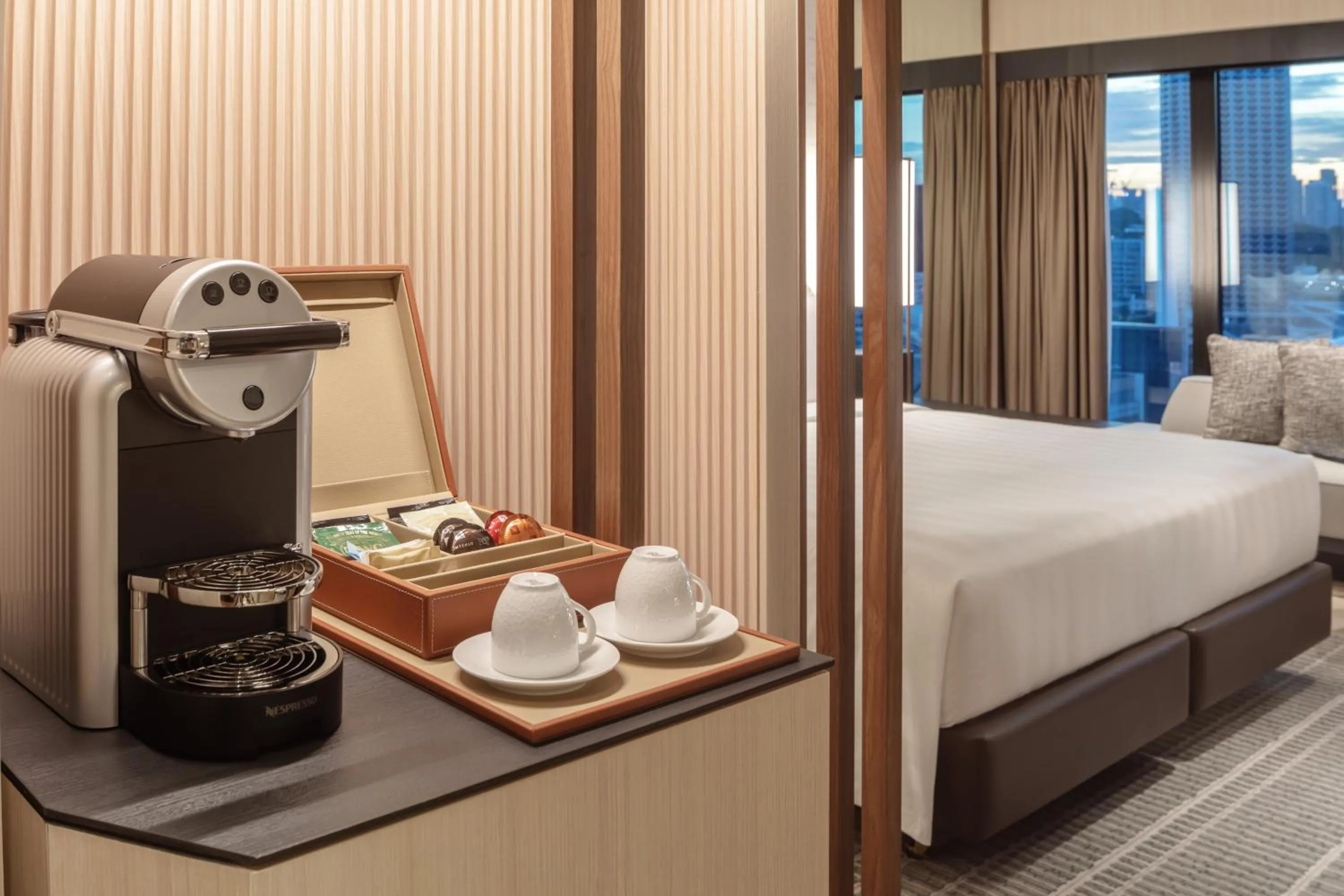 Coffee/tea facilities, Bed in Pan Pacific Singapore