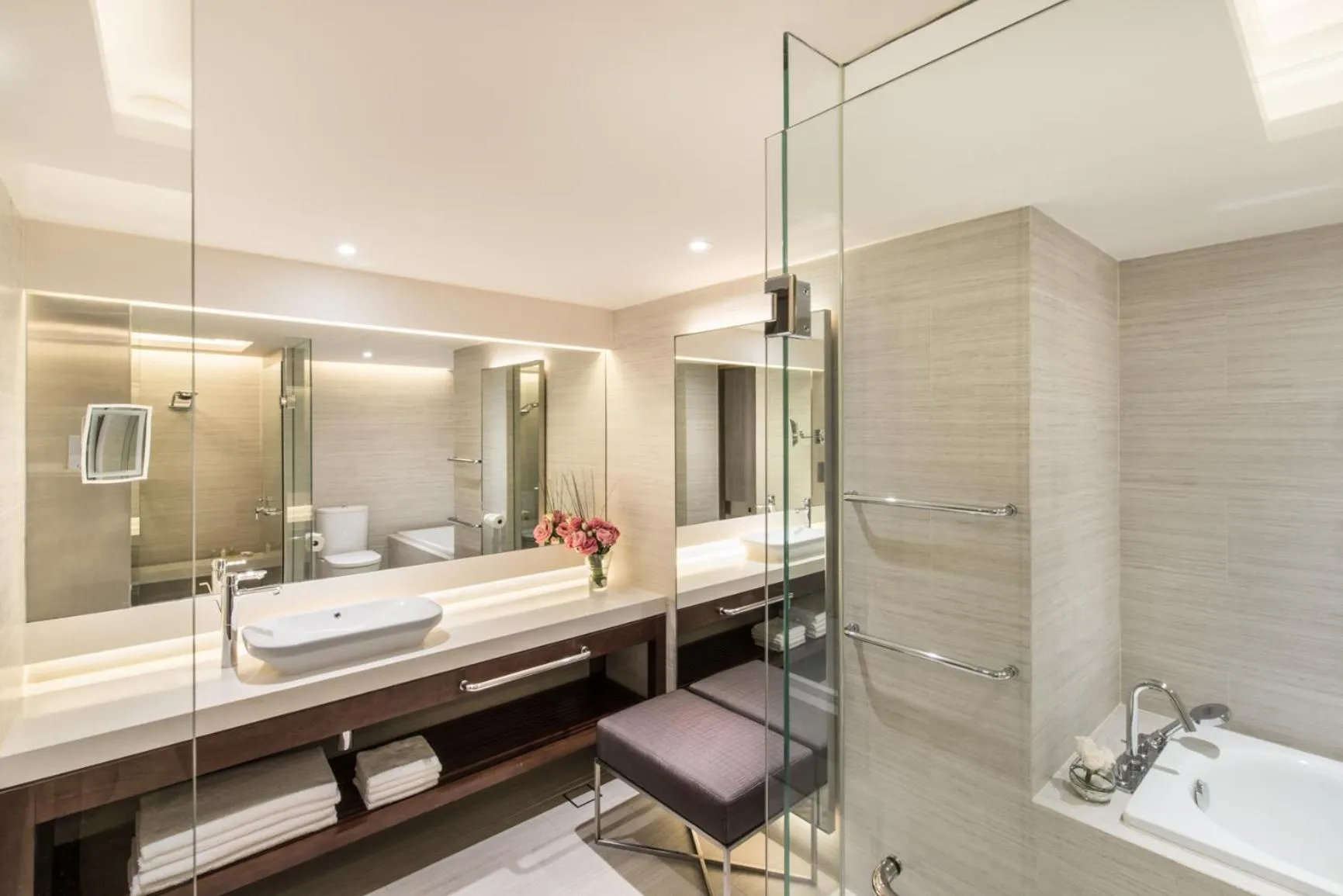 Shower in Pan Pacific Singapore