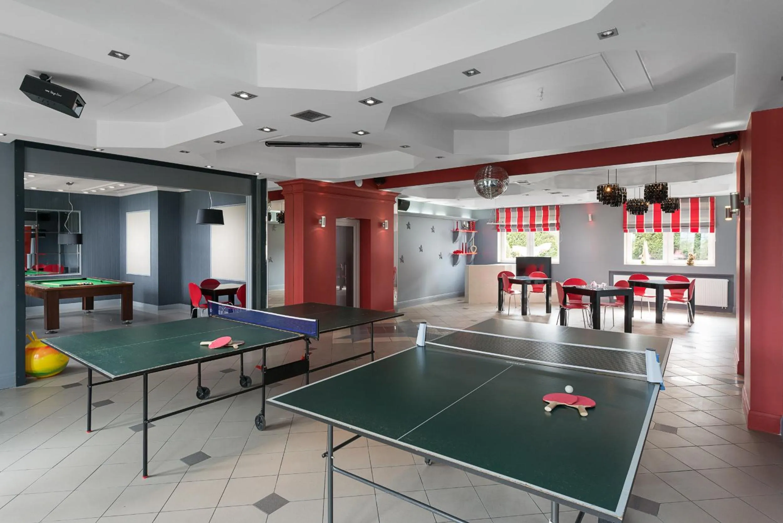 Table tennis in Willa Dalia