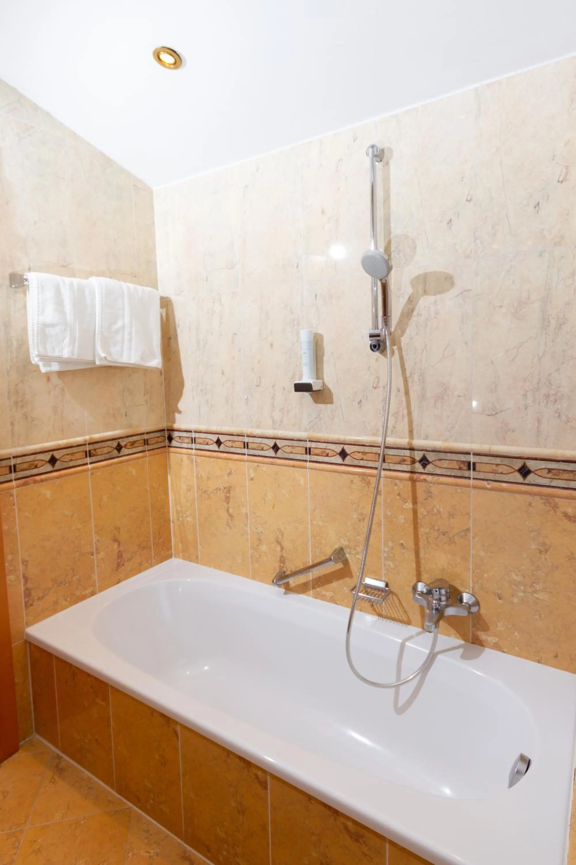 Bruggerhof - Camping, Restaurant, Hotel