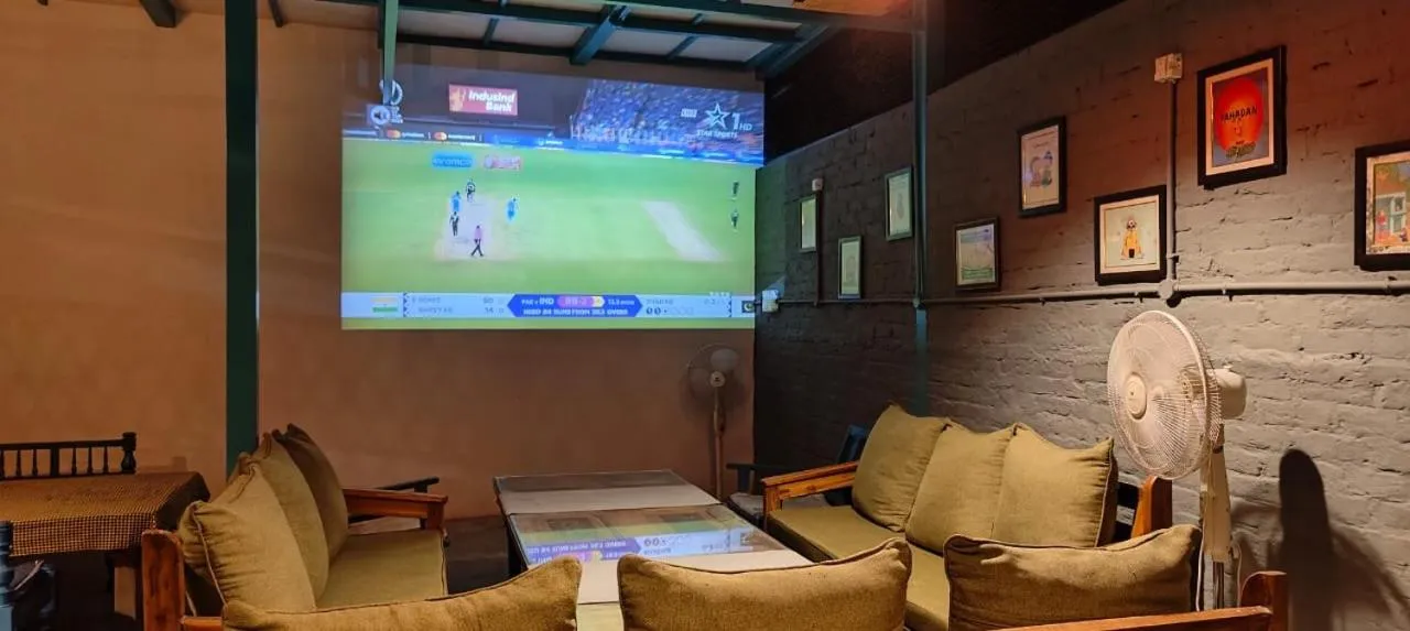 Restaurant/places to eat in Cottages @ Village