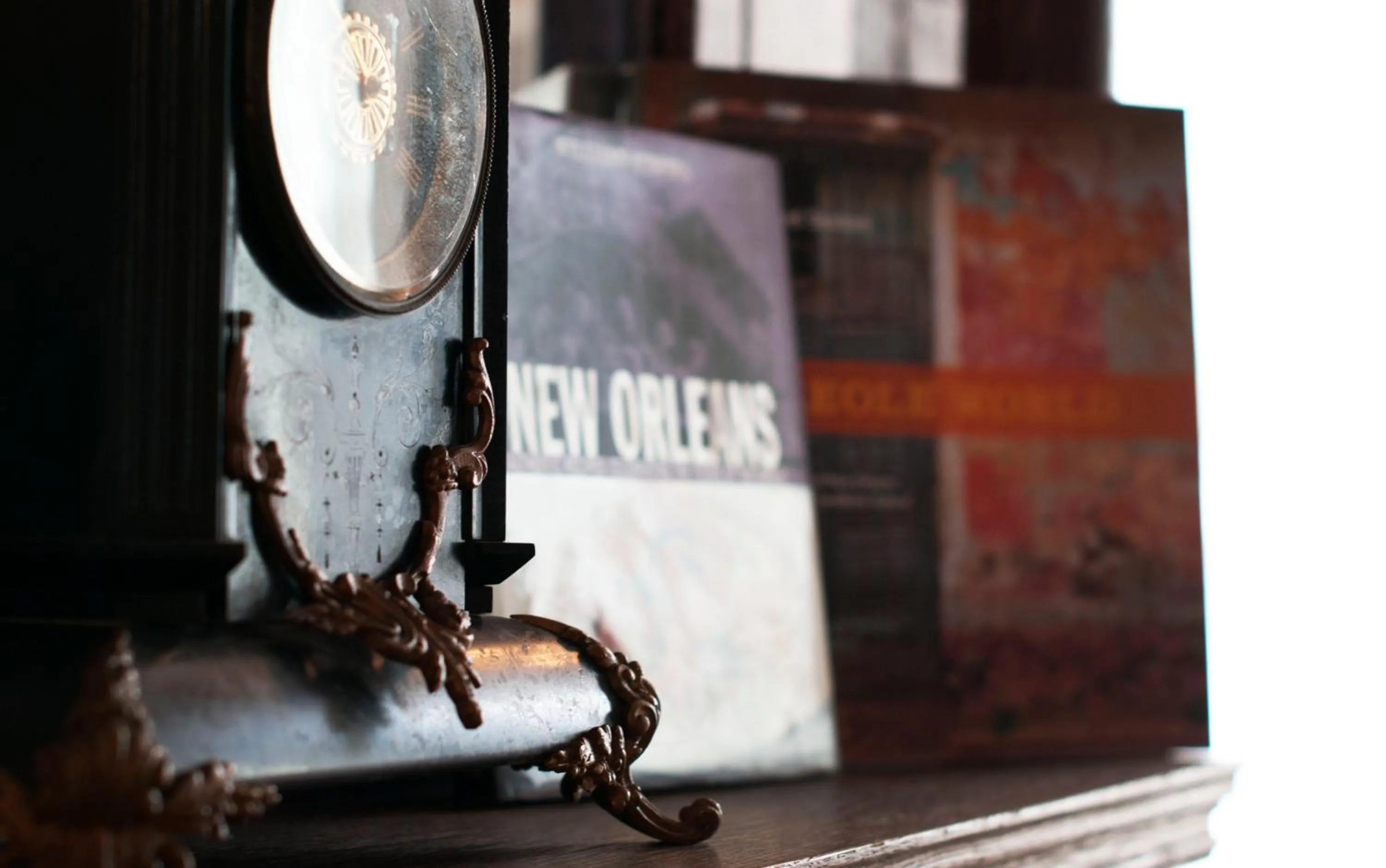 Library in Inn at the Old Jail