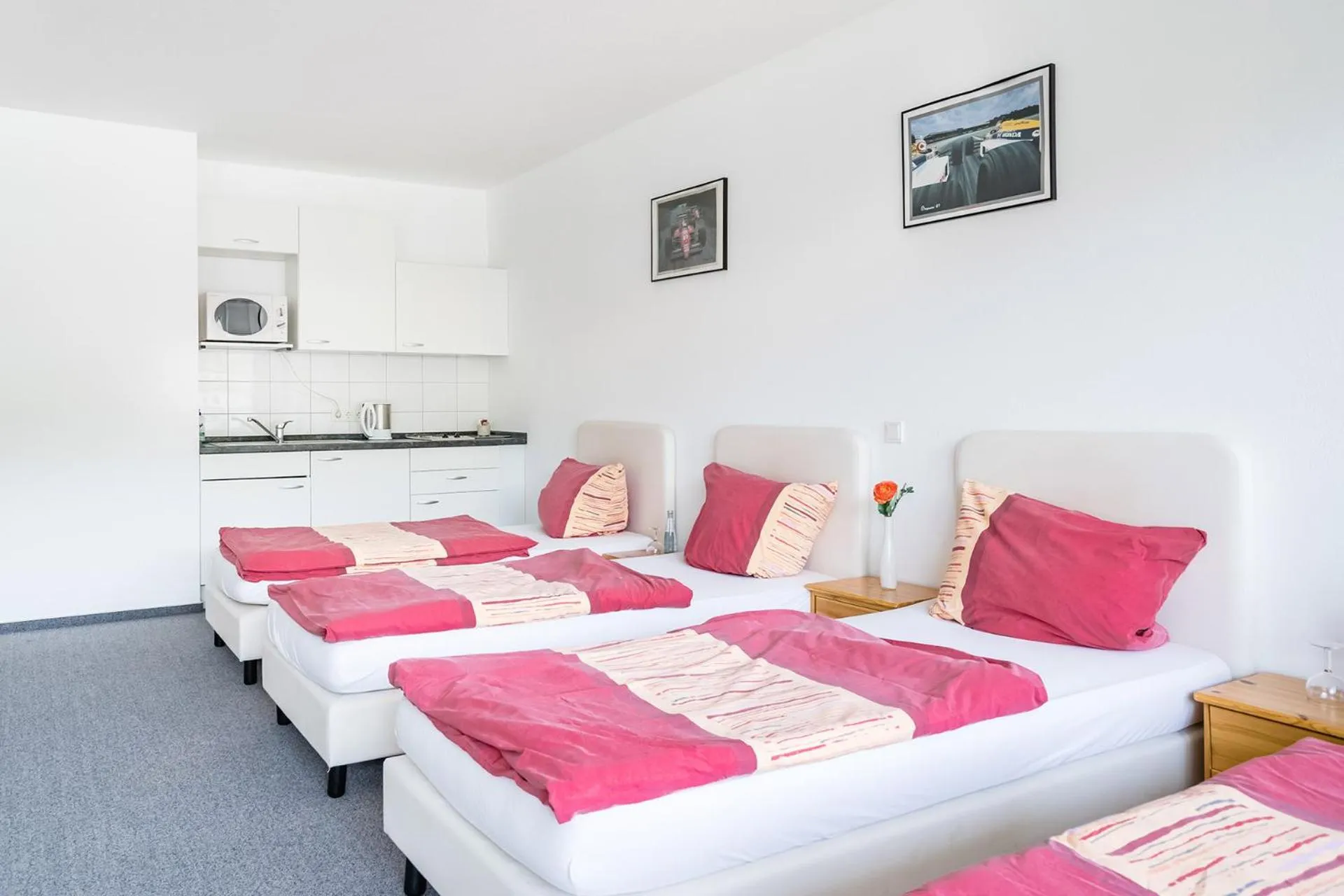 Kitchen or kitchenette, Bed in Hotel an der Nordschleife