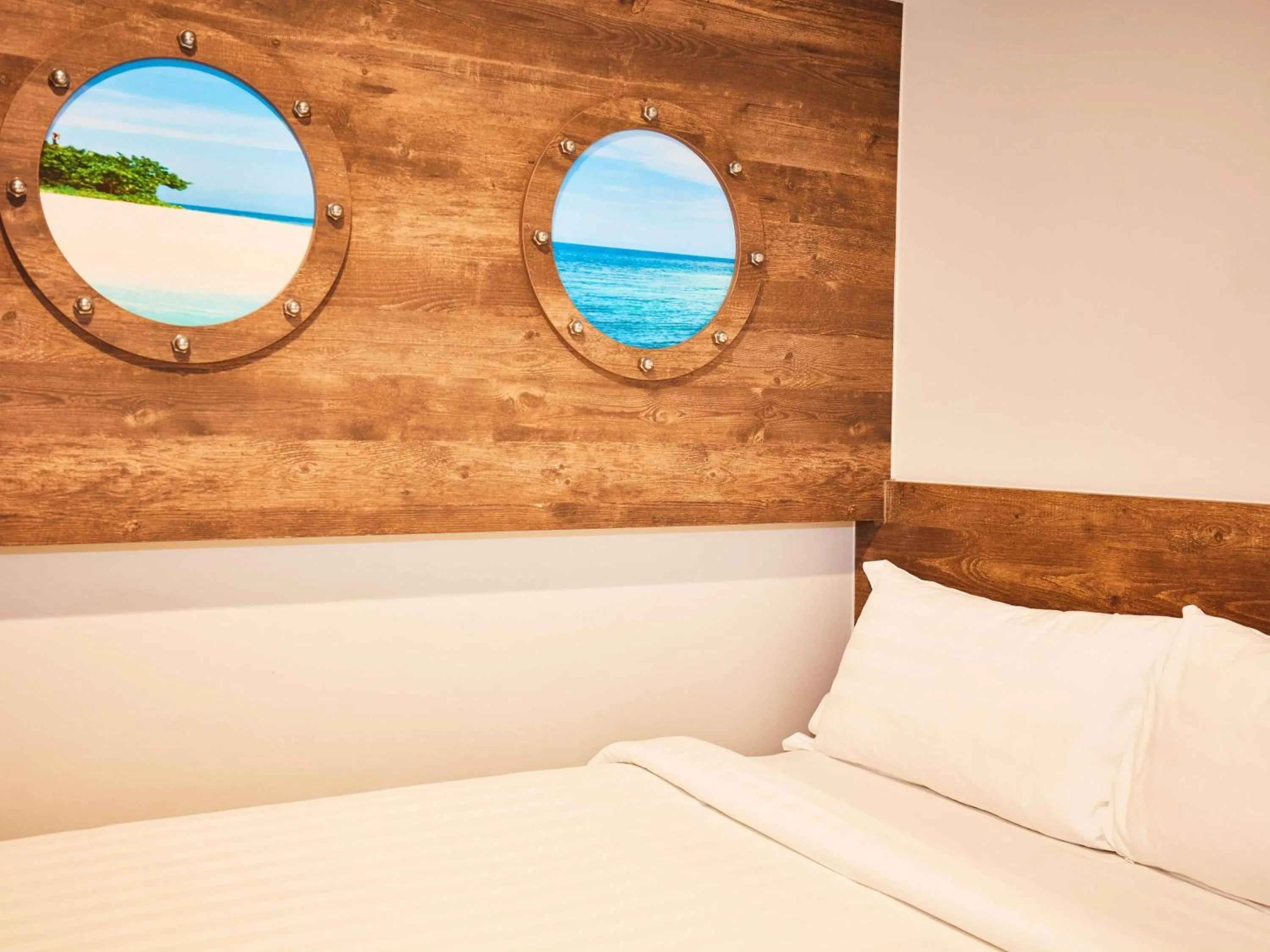 Bedroom, Bed in ibis budget Singapore Selegie