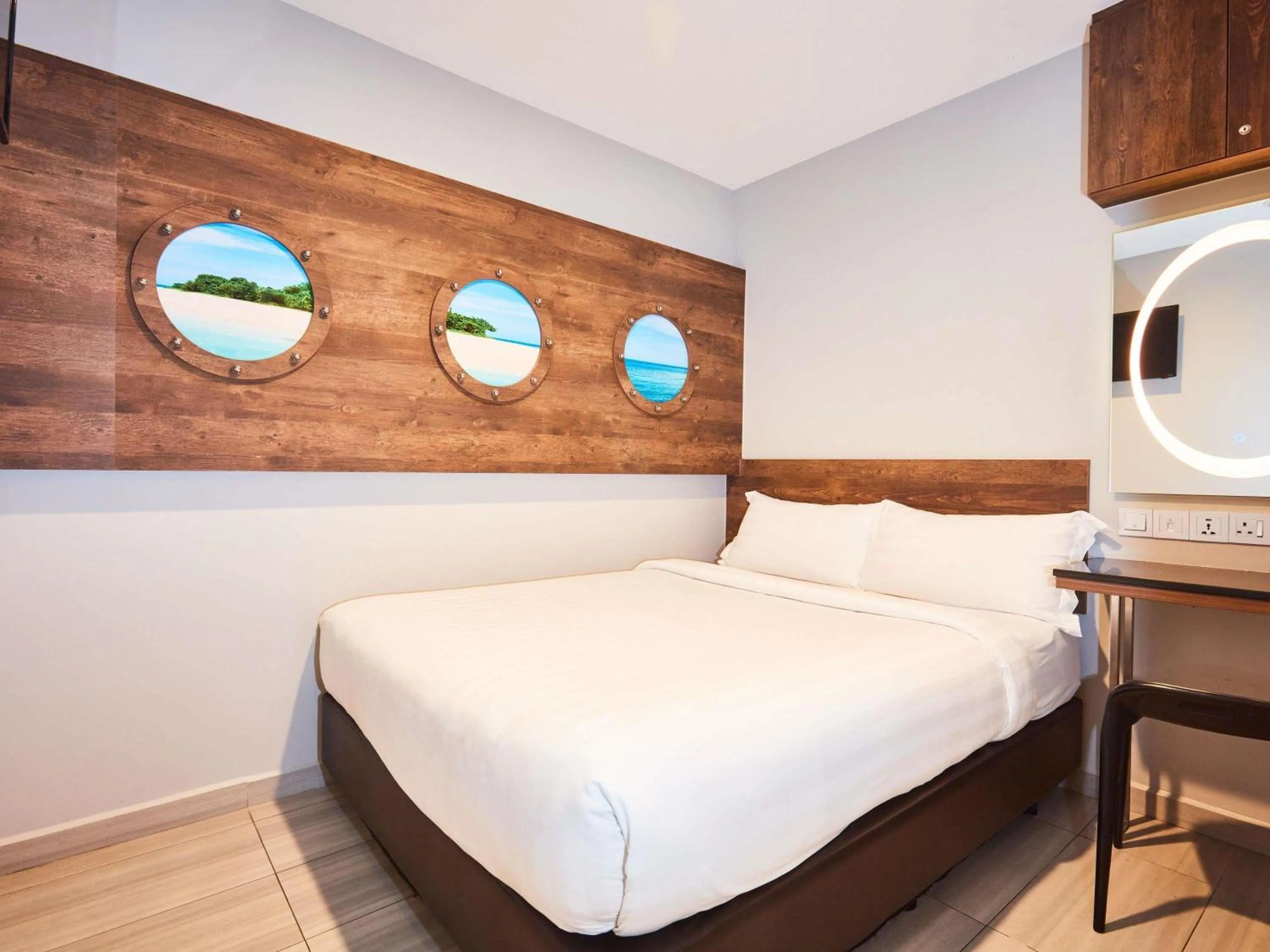 Bedroom, Bed in ibis budget Singapore Selegie