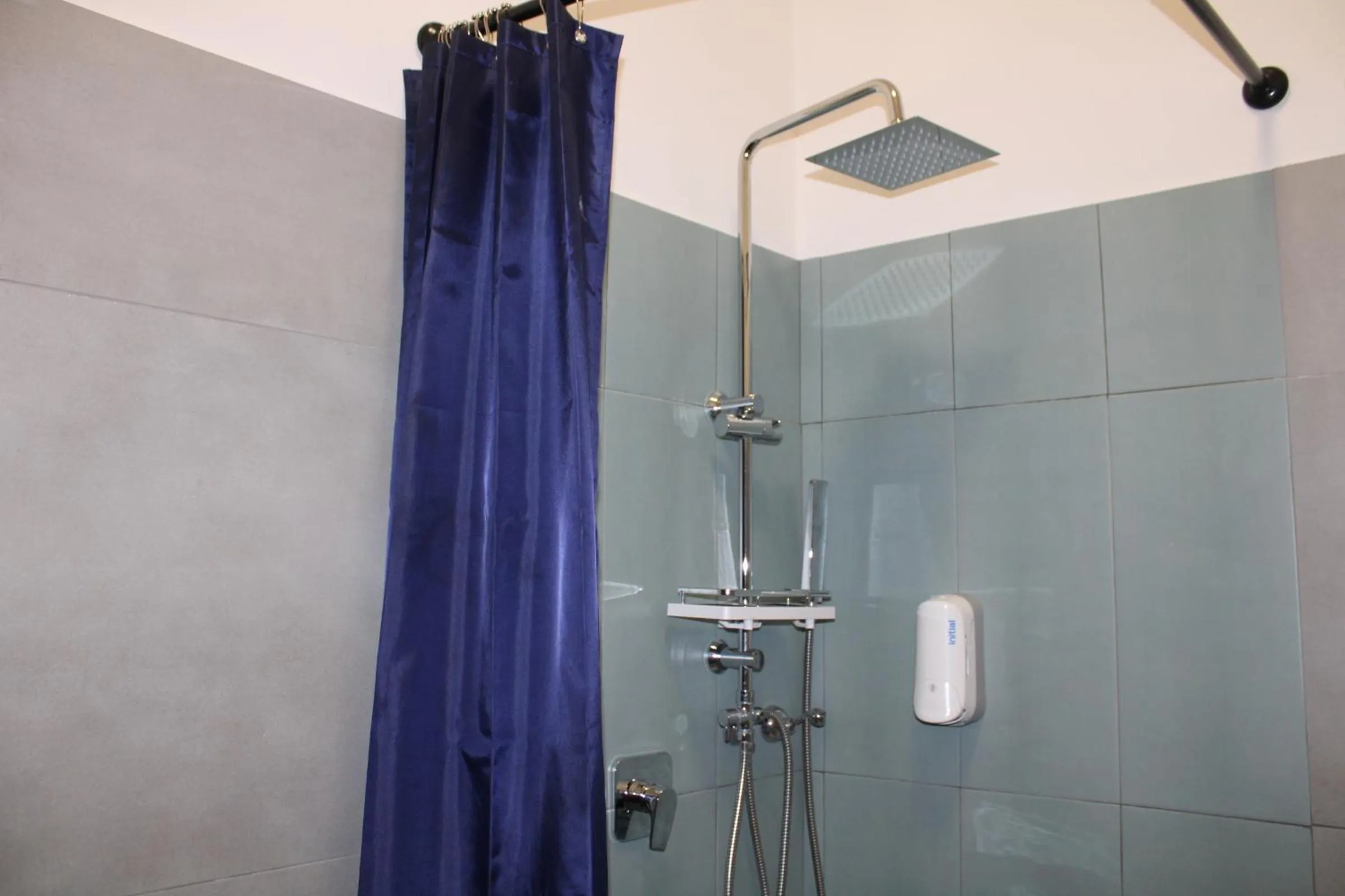 Shower in Roma Scout Center