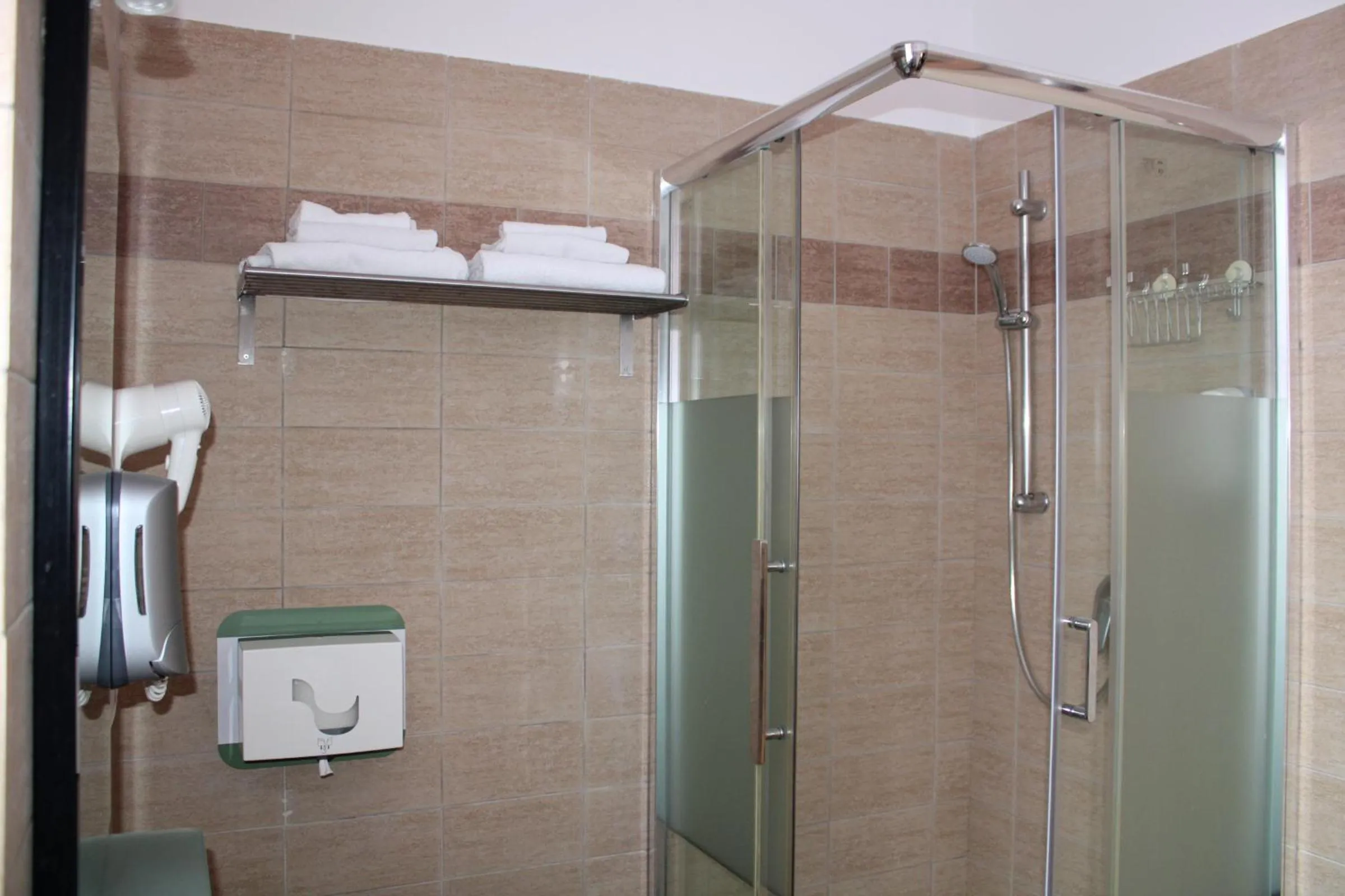 Shower in Roma Scout Center