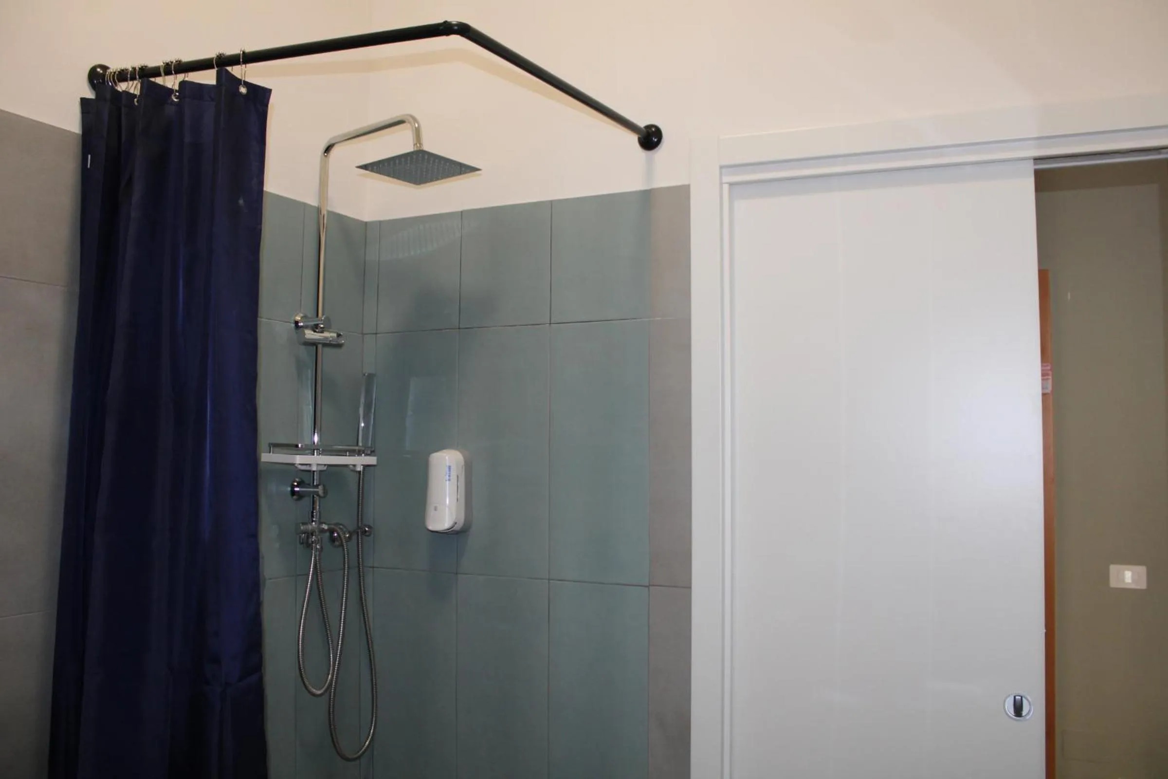 Shower in Roma Scout Center