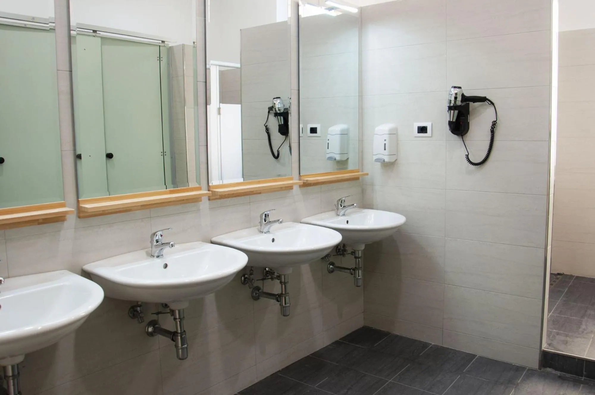 Shower in Roma Scout Center