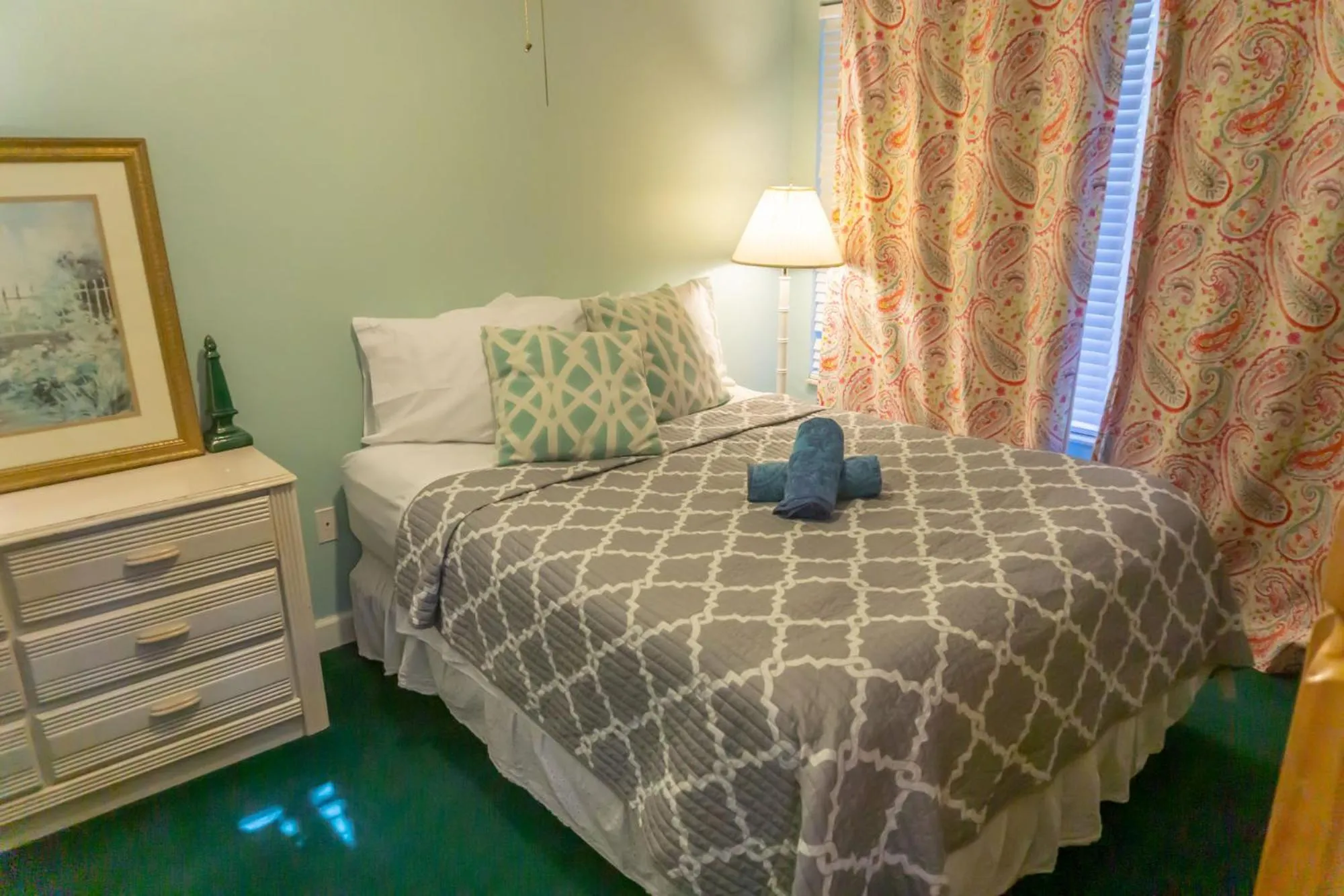 Bedroom, Bed in Key Largo Cottages