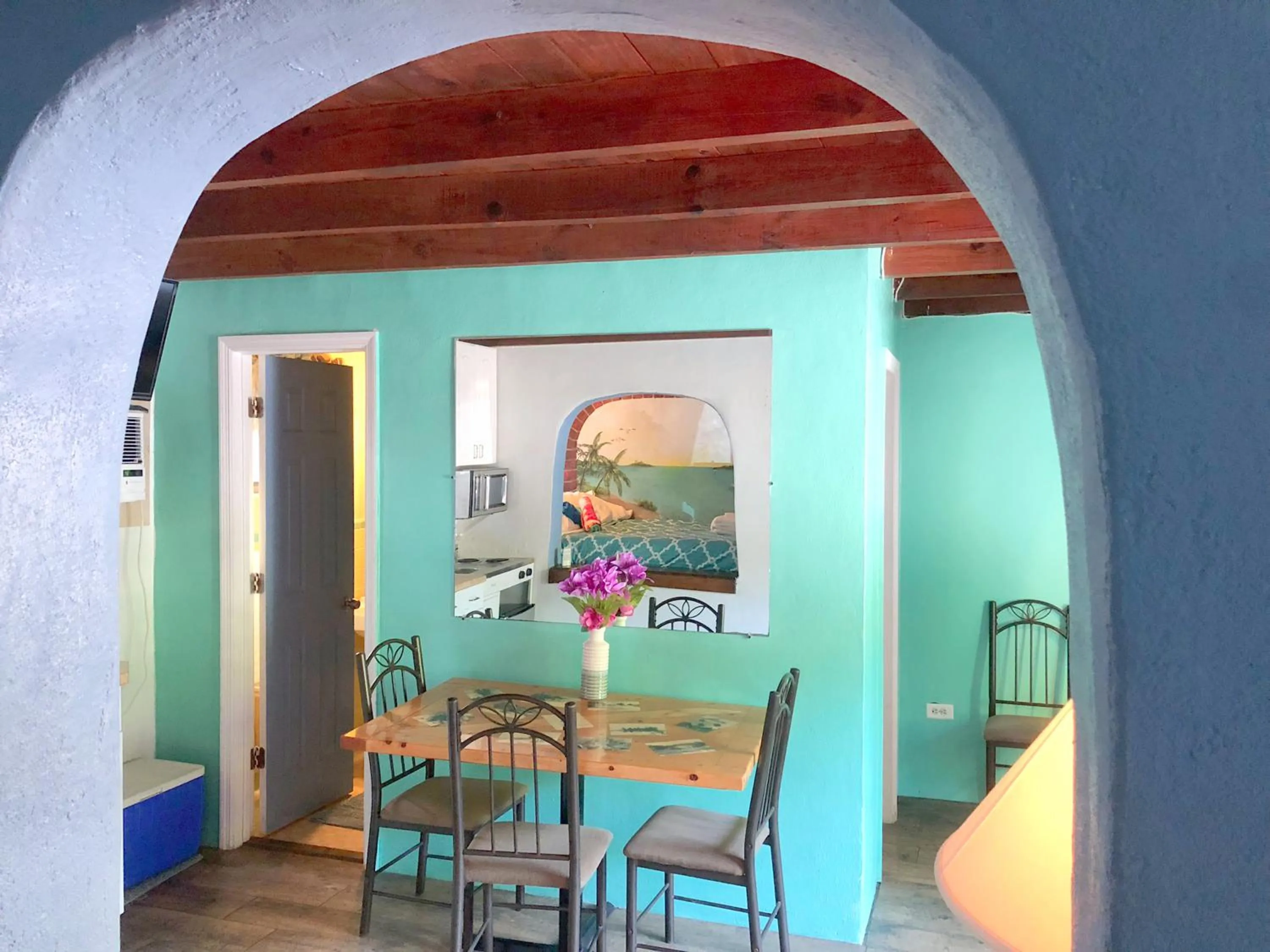 Dining area in Key Largo Cottages