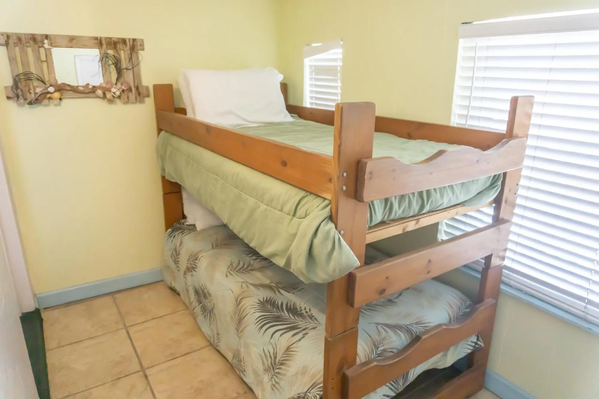 bunk bed, Bed in Key Largo Cottages