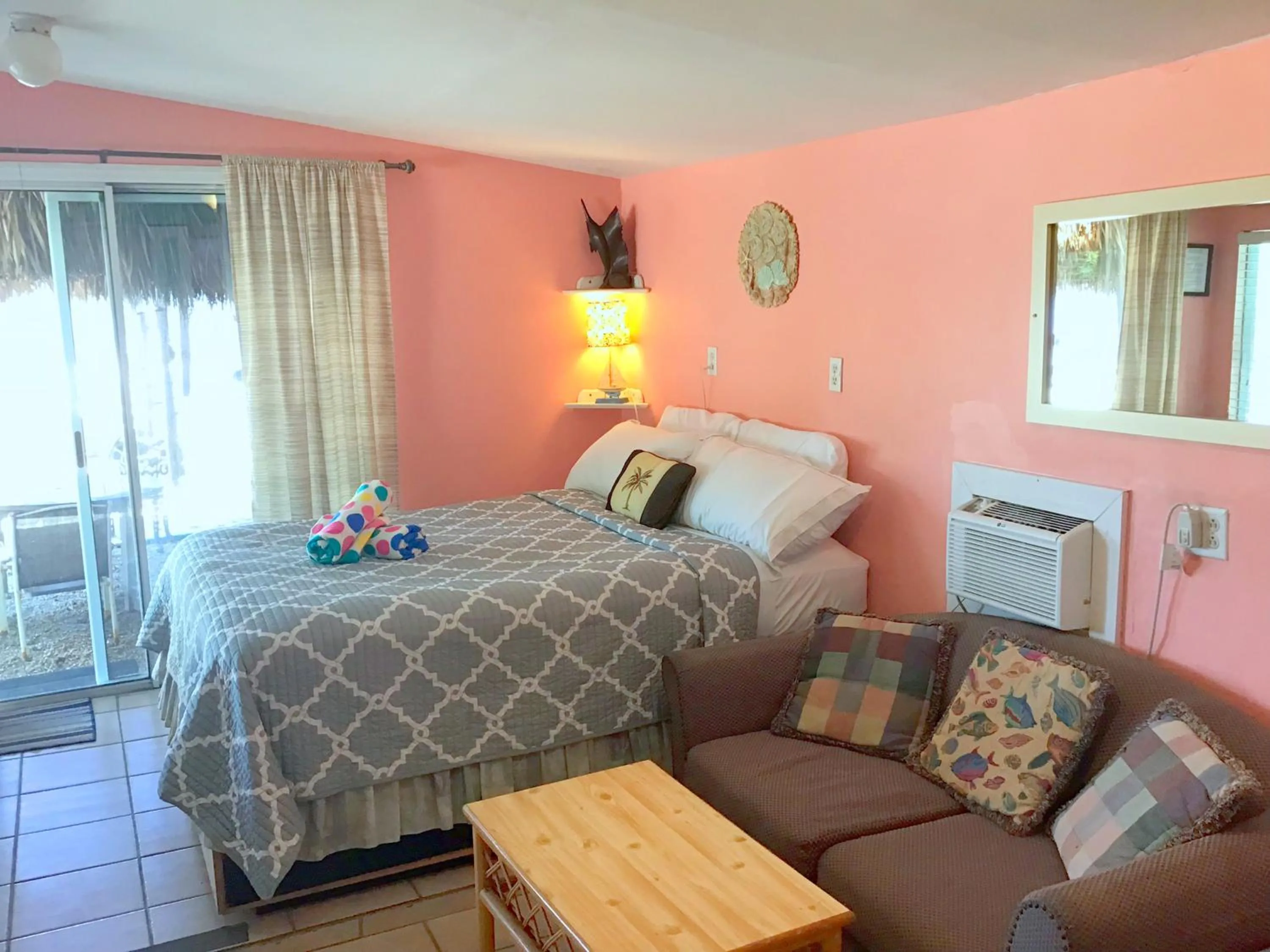 Bedroom, Bed in Key Largo Cottages