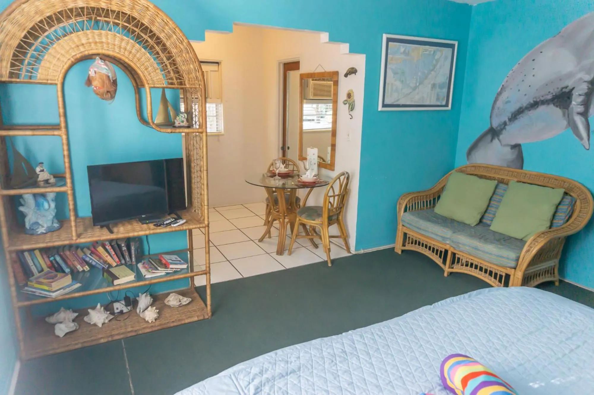 Living room, Bed in Key Largo Cottages