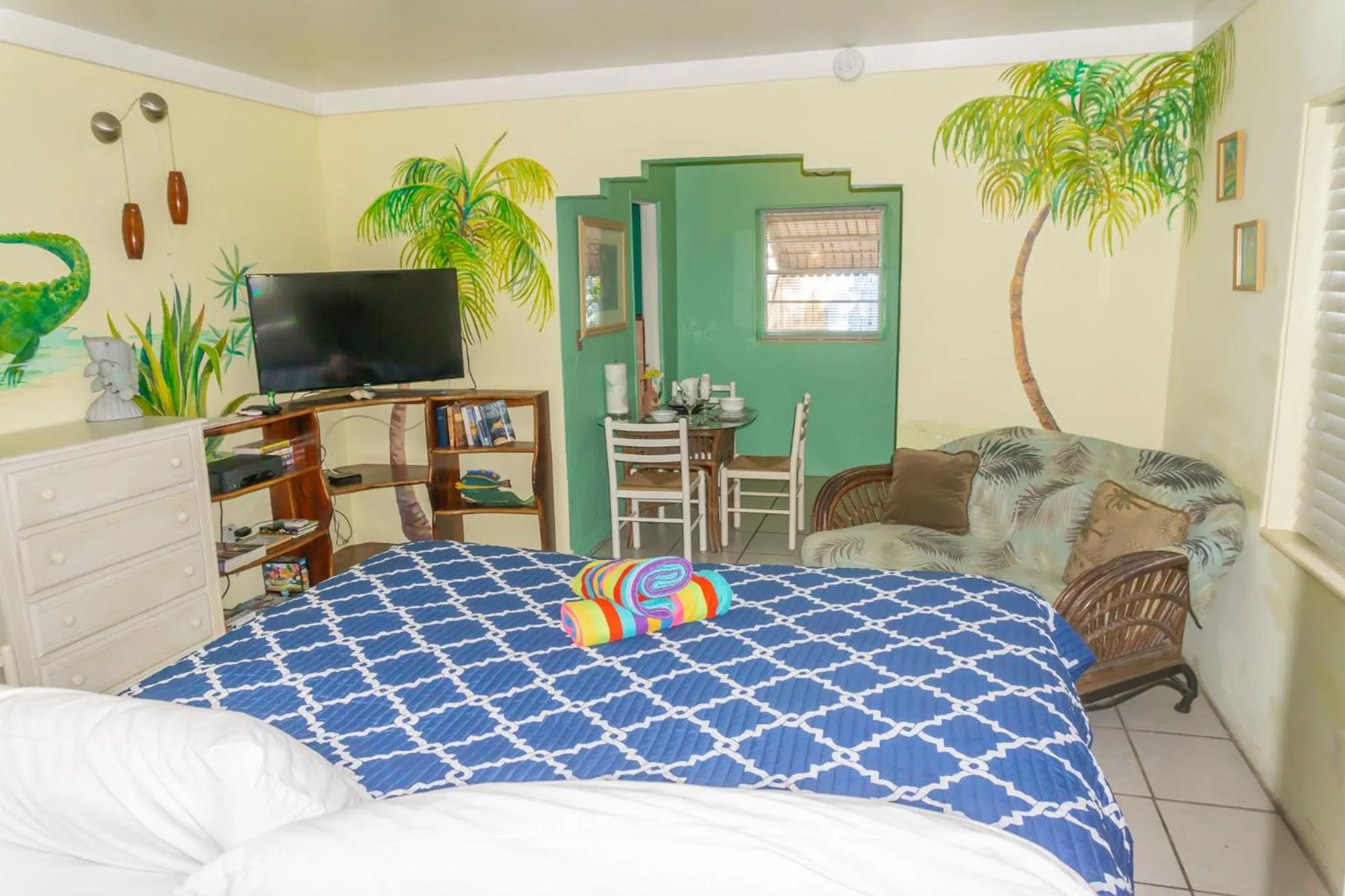 Bed in Key Largo Cottages