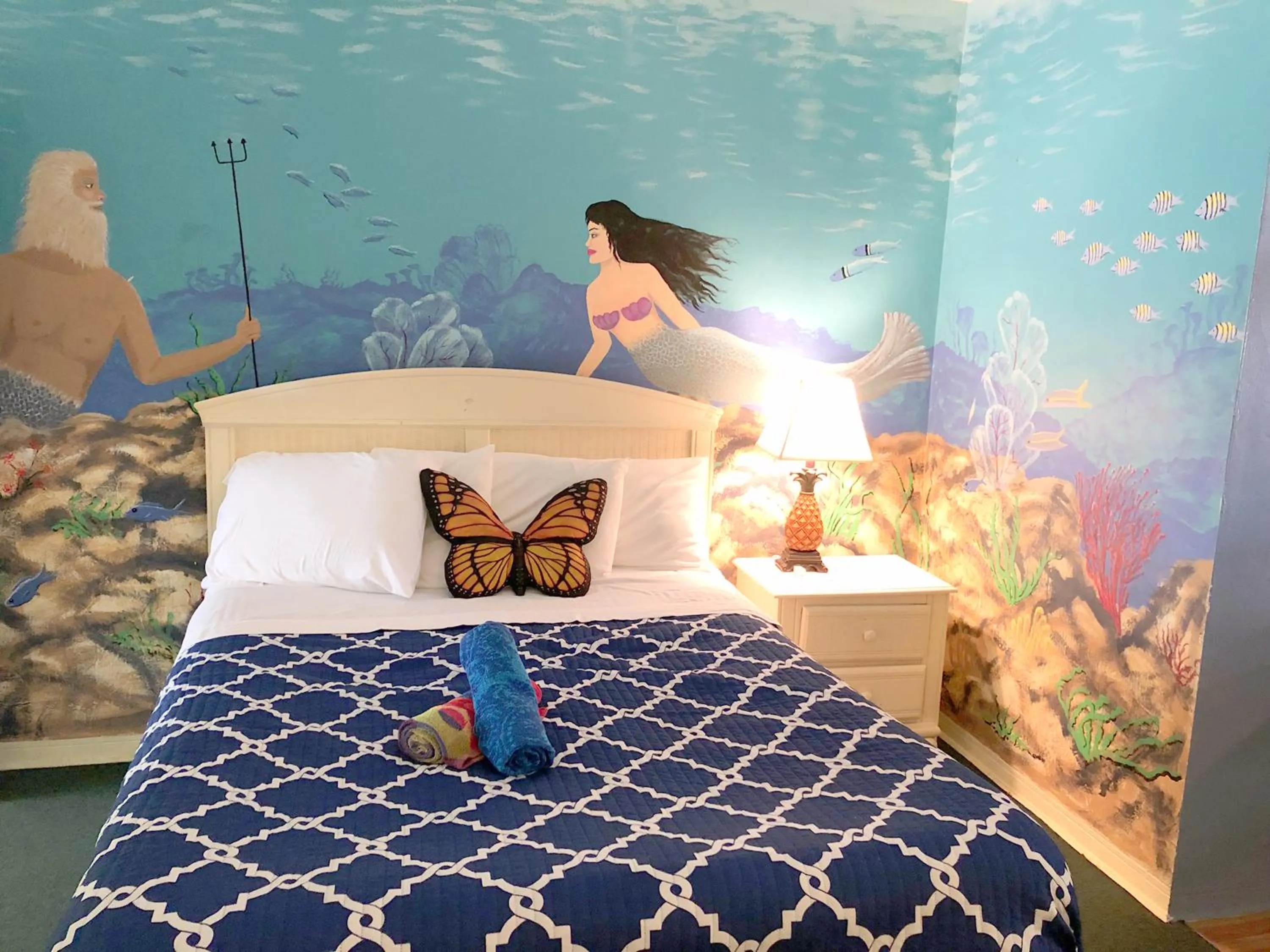 Bed in Key Largo Cottages