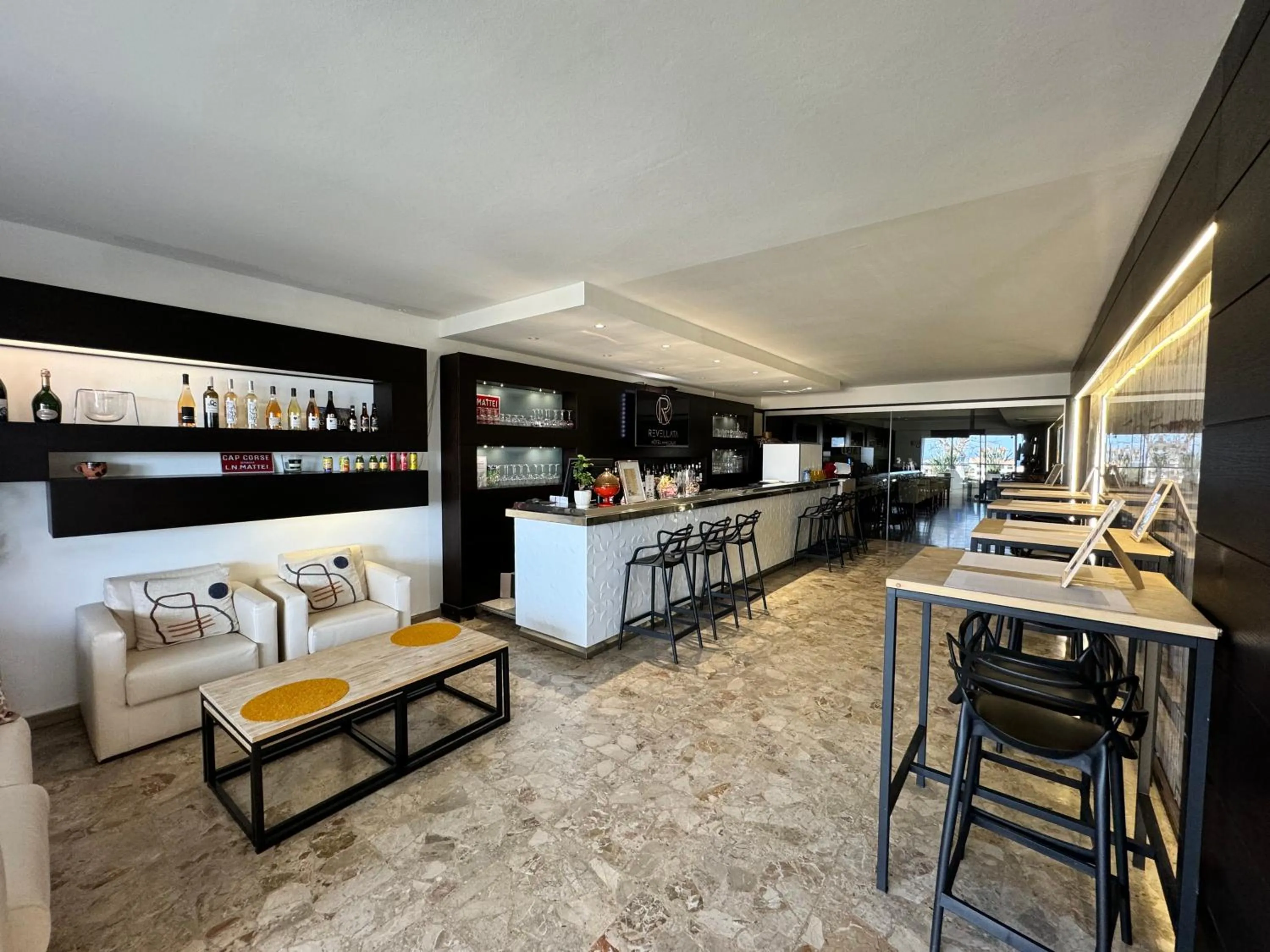 Communal lounge/ TV room in Hotel Revellata & Spa