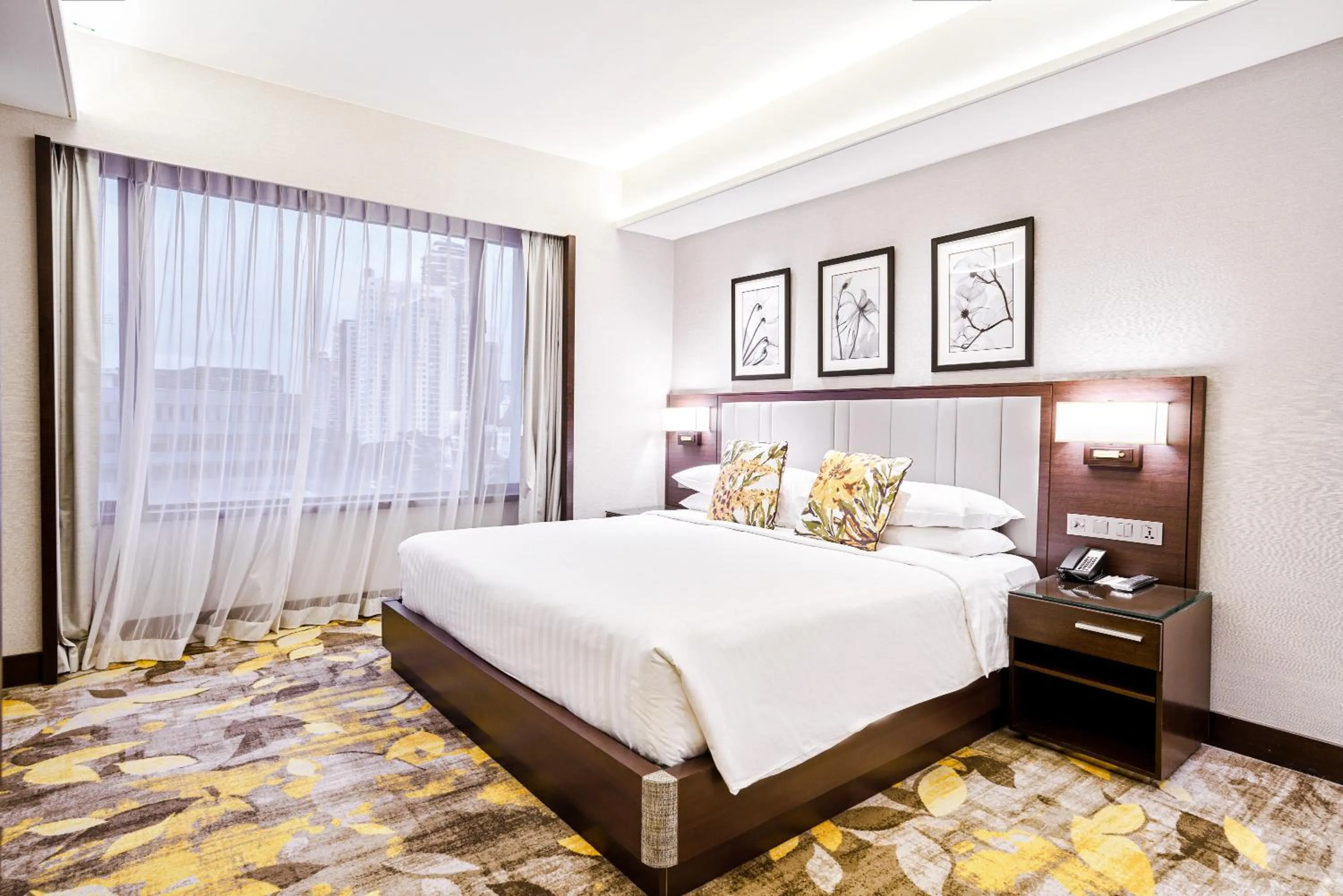 Bed in Royal Plaza on Scotts