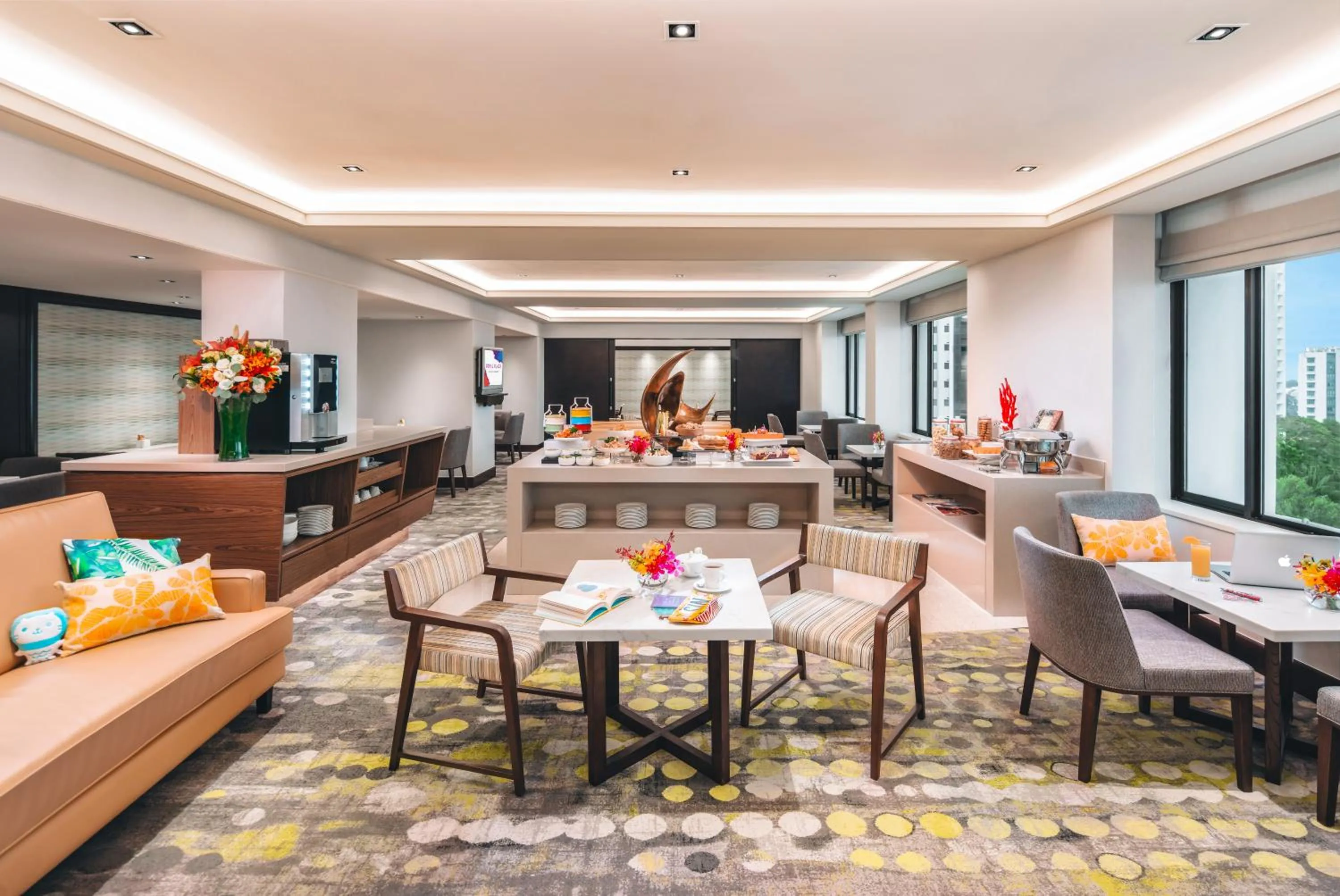 Lounge or bar in Royal Plaza on Scotts